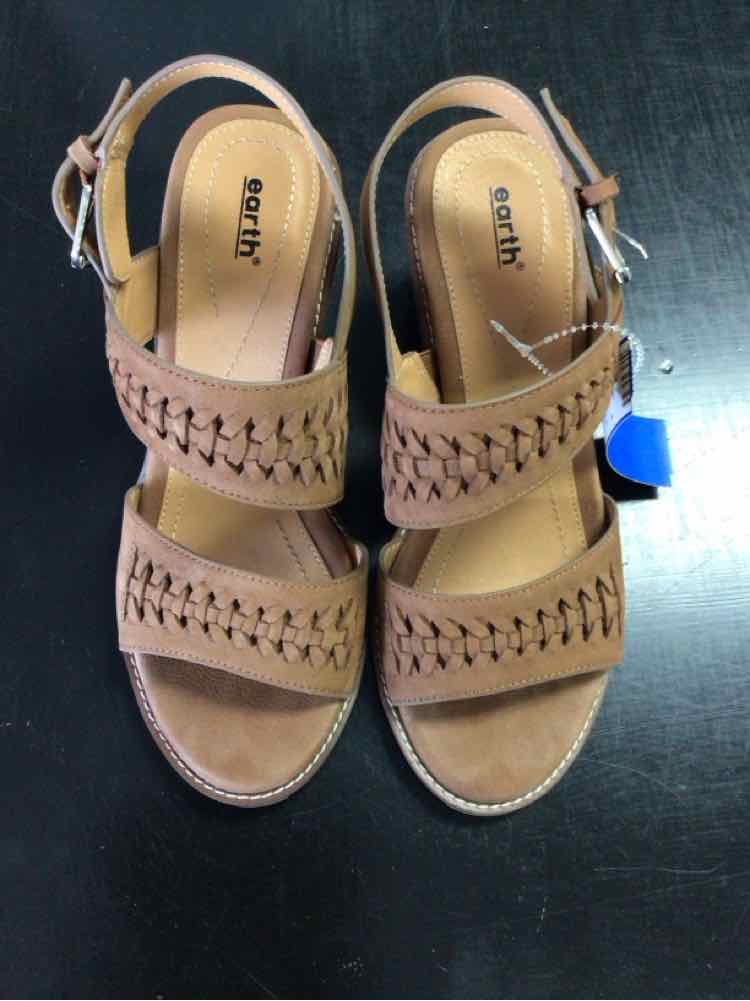 Earth Shoe Size 7 Tan Leather Black Heel  Buckle Strap Sandals
