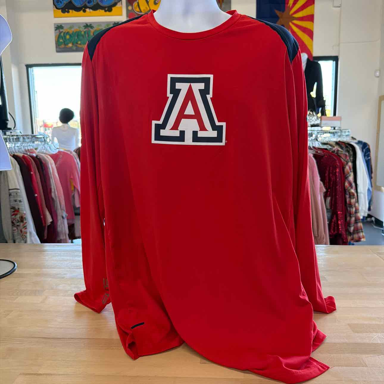 Nike Size XL Red Used MENS Long Sleeve Shirt