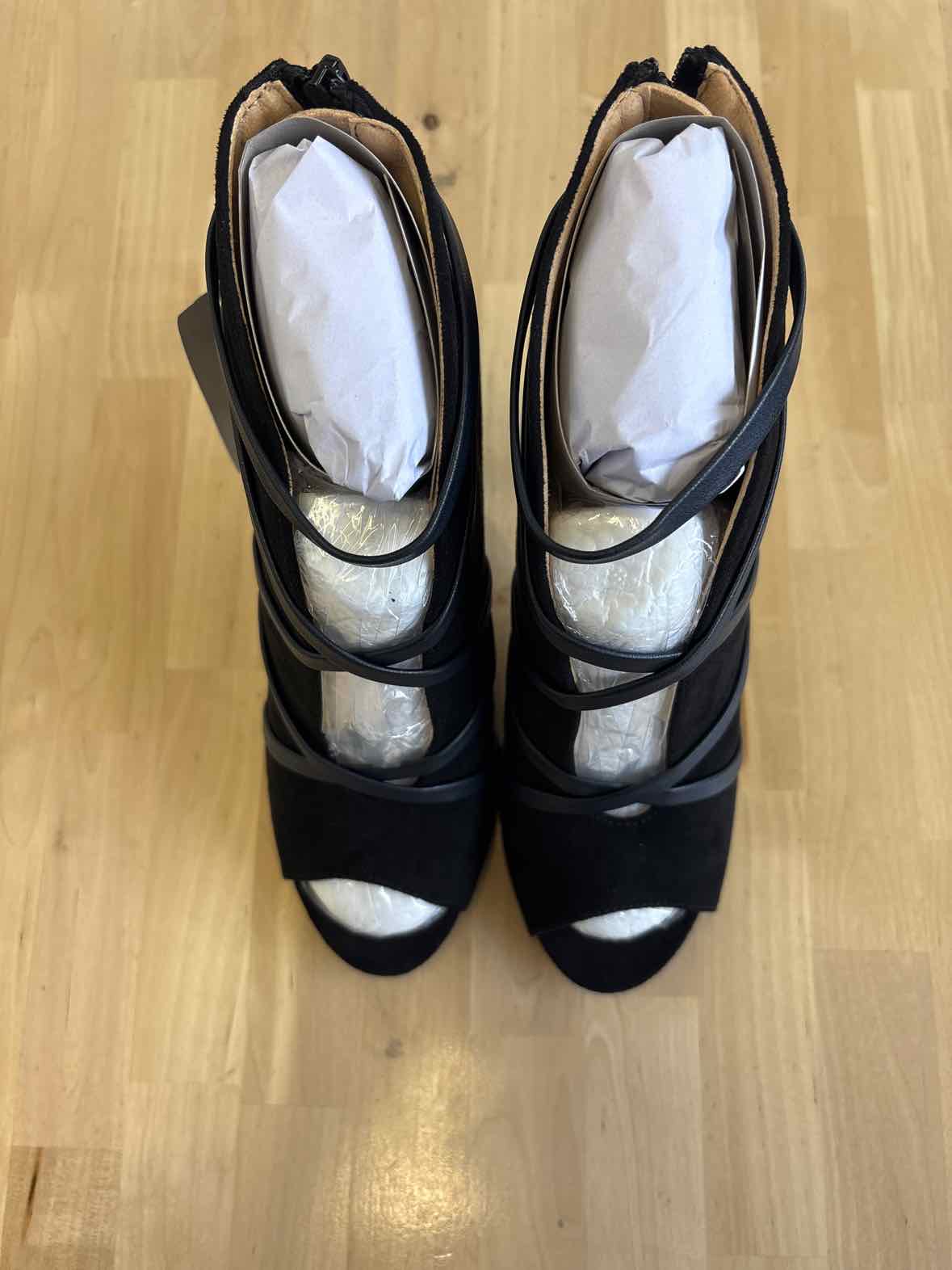 Journee Collection Shoe Size 8 Nude Heels