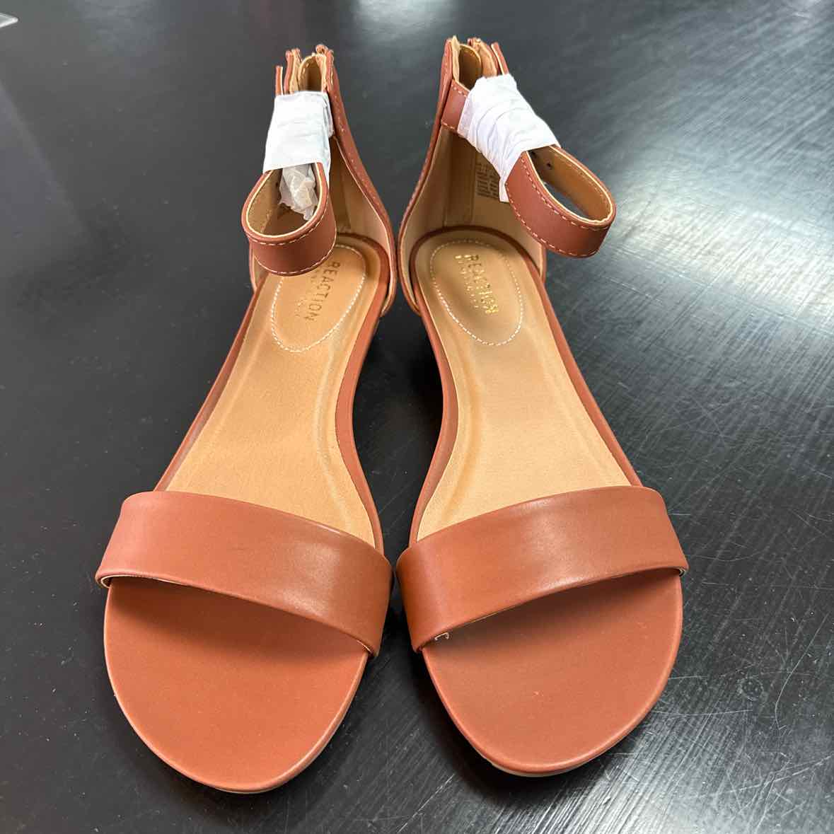 Kenneth Cole Reaction Shoe Size 10 Great Viber Sandals - Tan