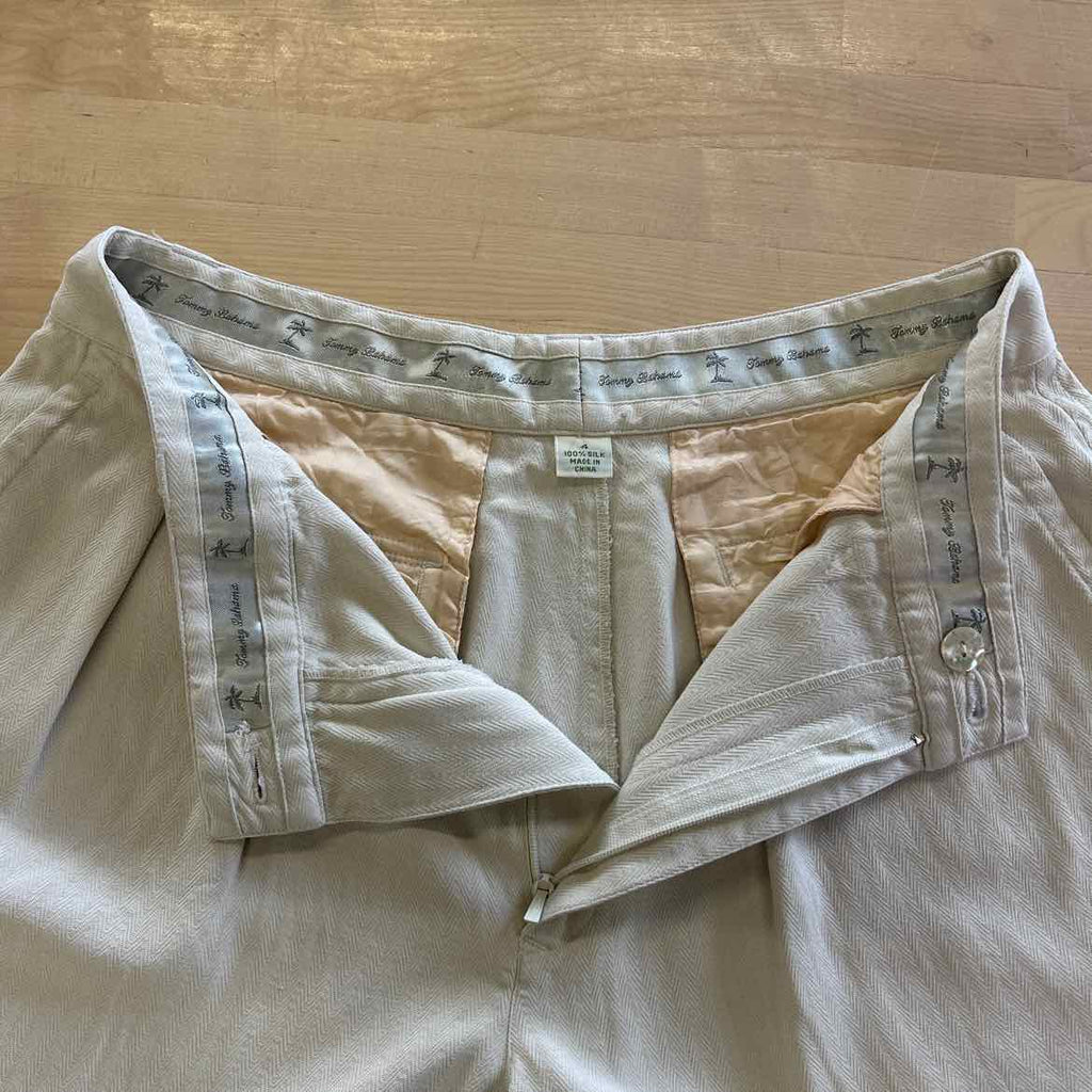 Tommy Bahama Women Size 4 Beige Preloved Shorts