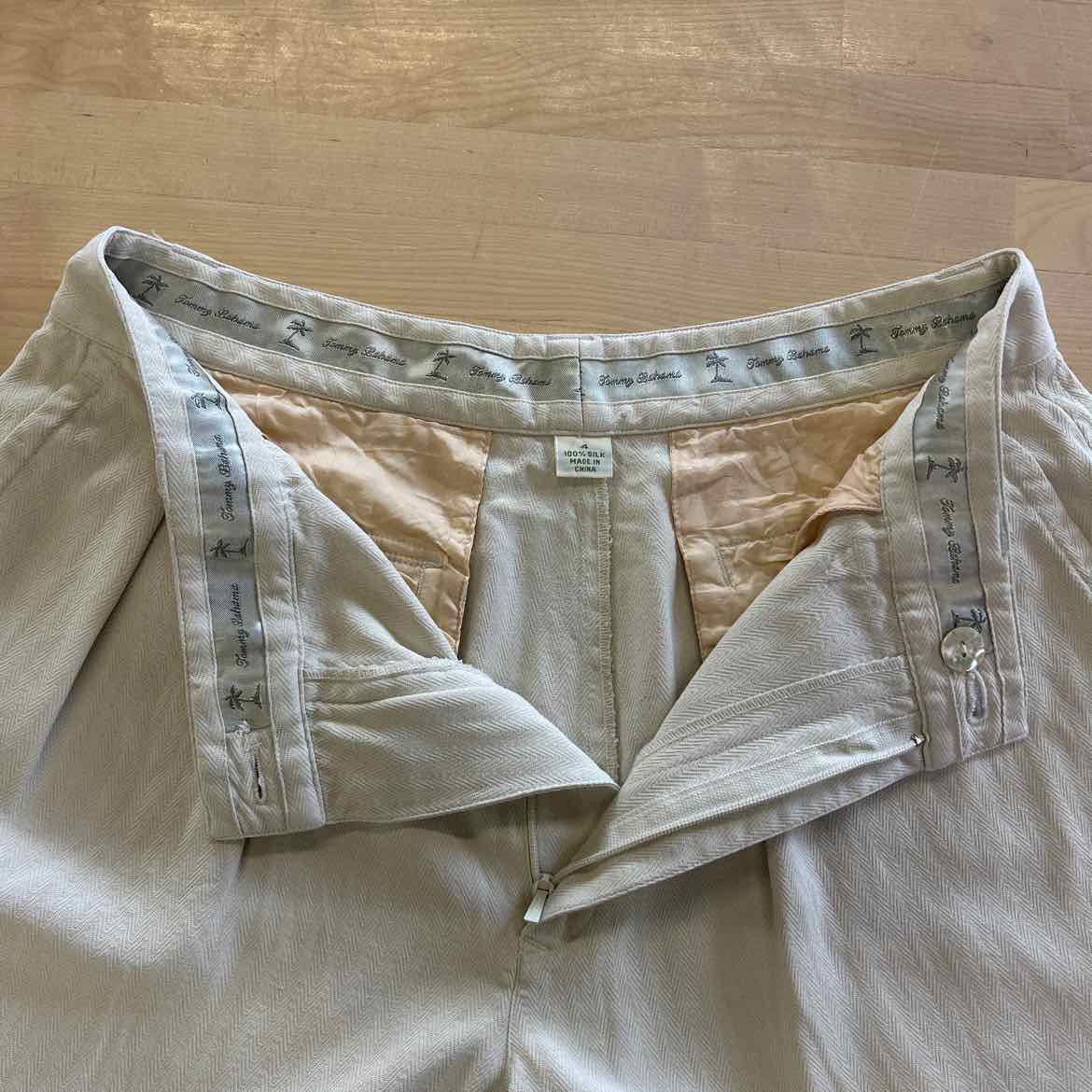 Tommy Bahama Women Size 4 Beige Preloved Shorts