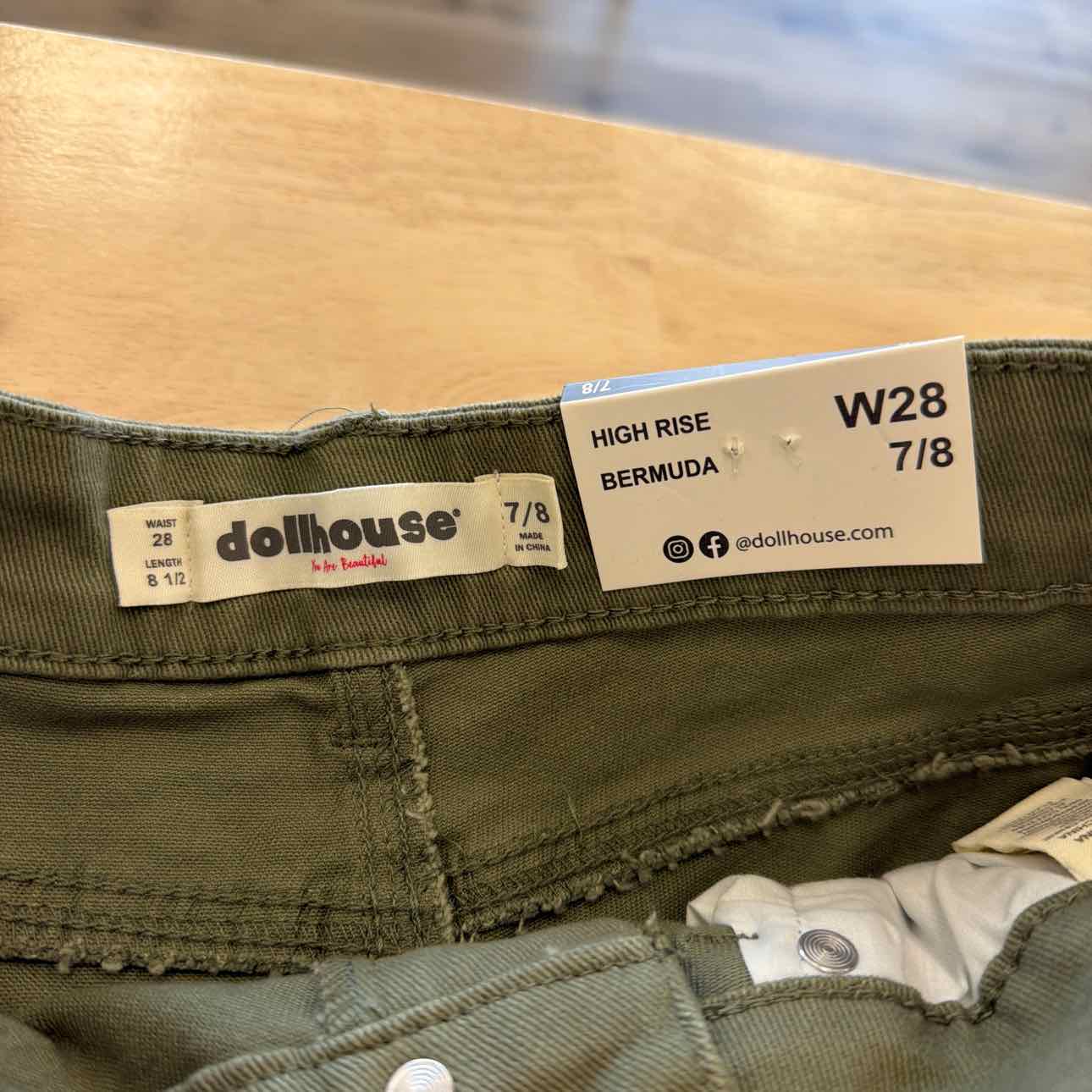 dollhouse Women Size 28 Green New Shorts