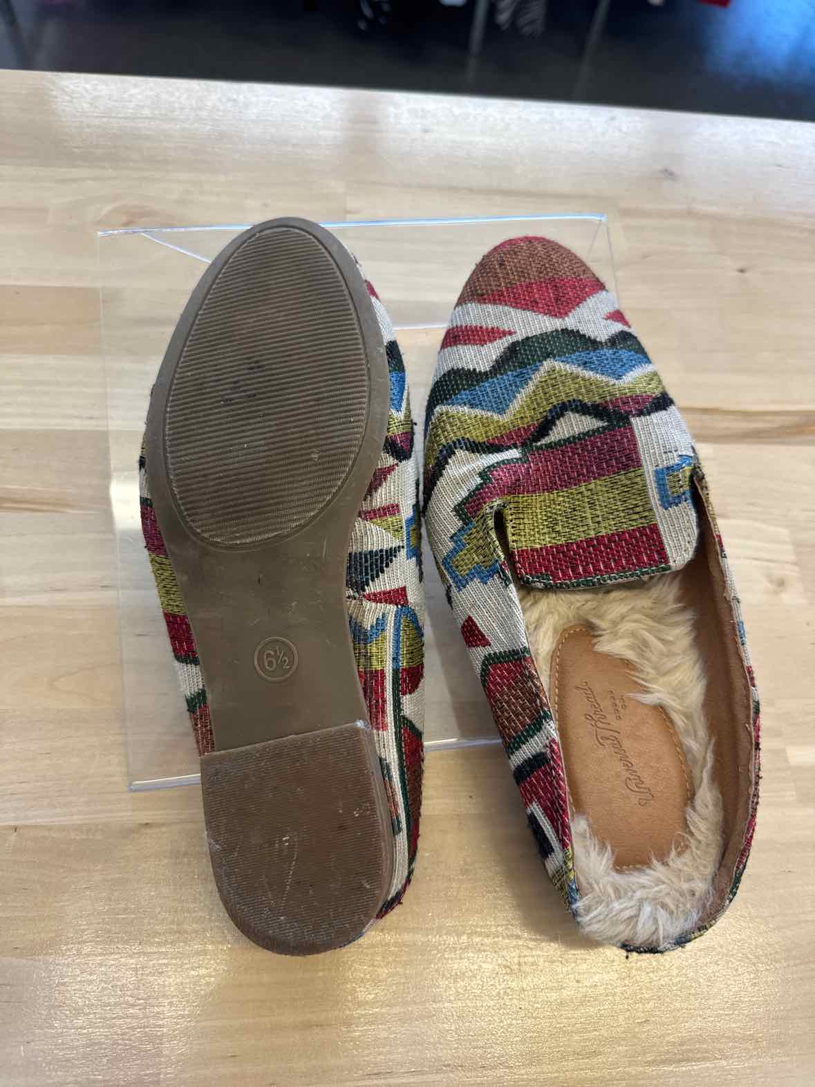 Universal Thread Shoe Size 6.5 Multi - Fall Flats