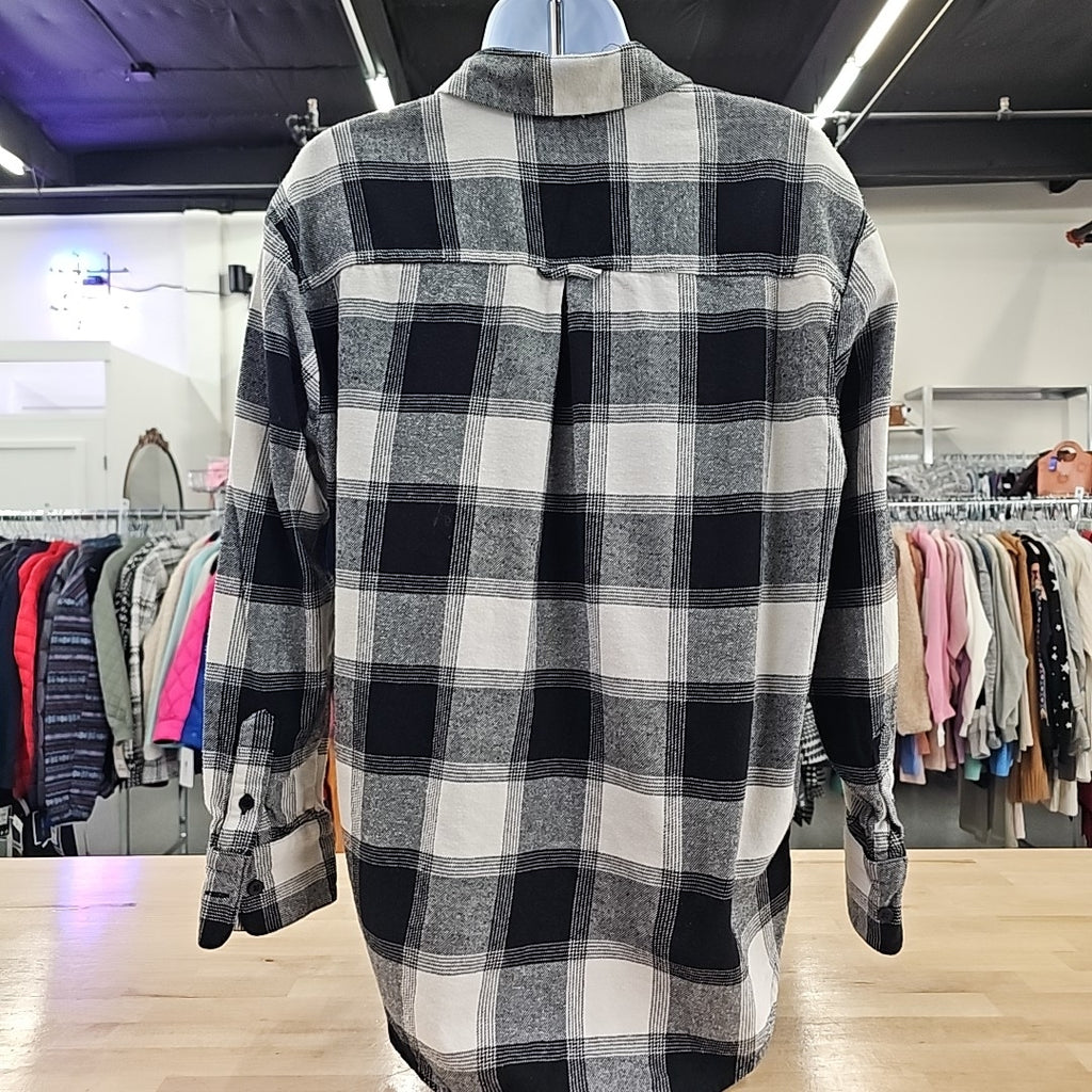 Old Navy Size M White & Black flannel
