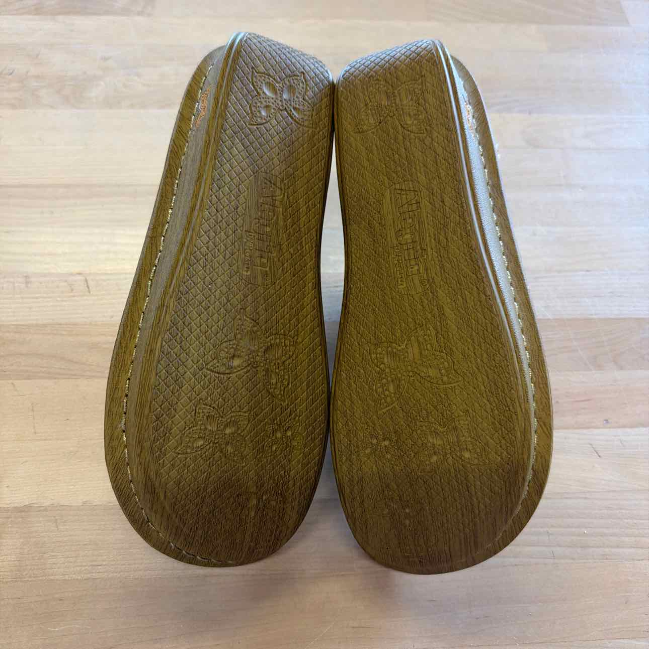 Alegria Size 9.5 Gold Leather New Sandals