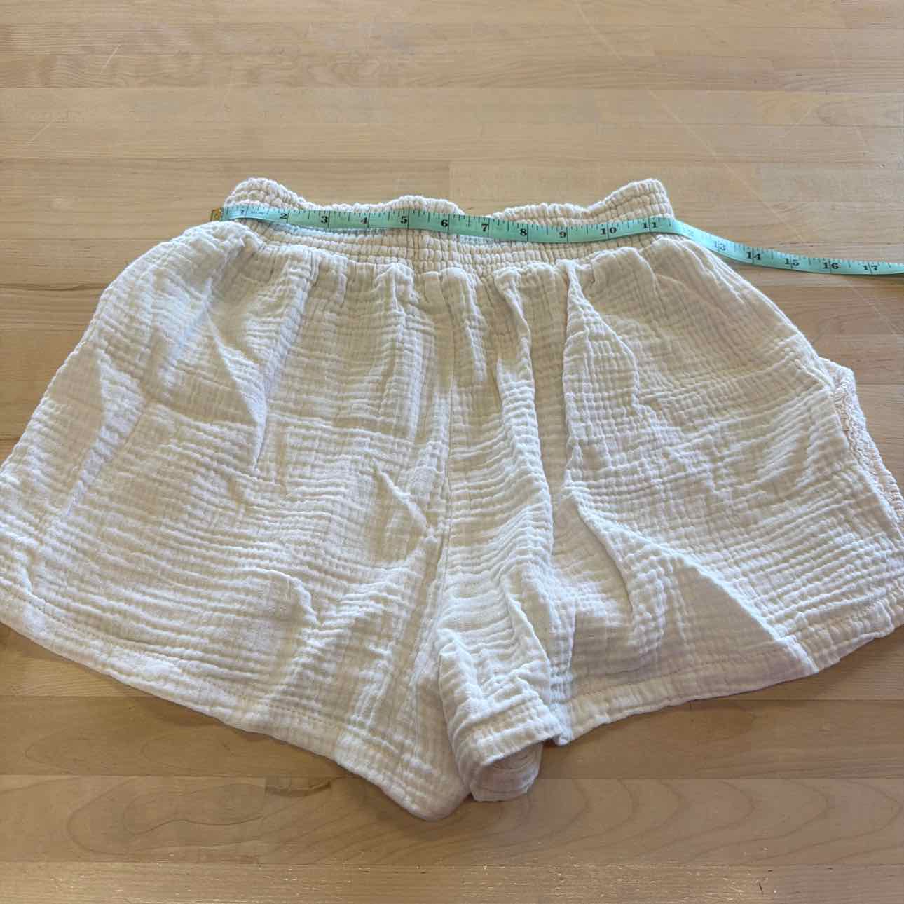 Ocean Drive Women Size M Cream Preloved Shorts