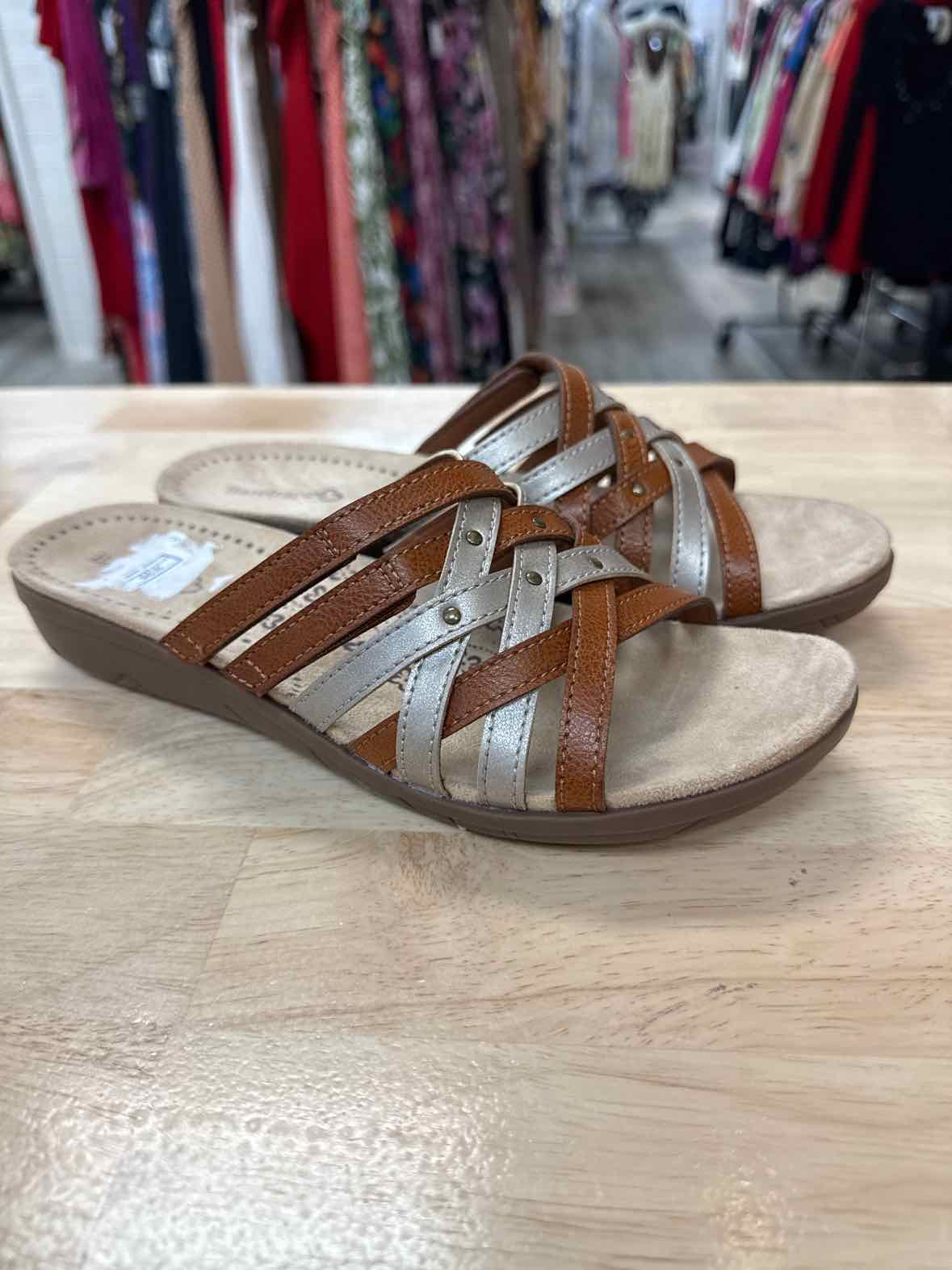 Baretraps Size 7.5 Tan and Silver Preloved Slide Sandals