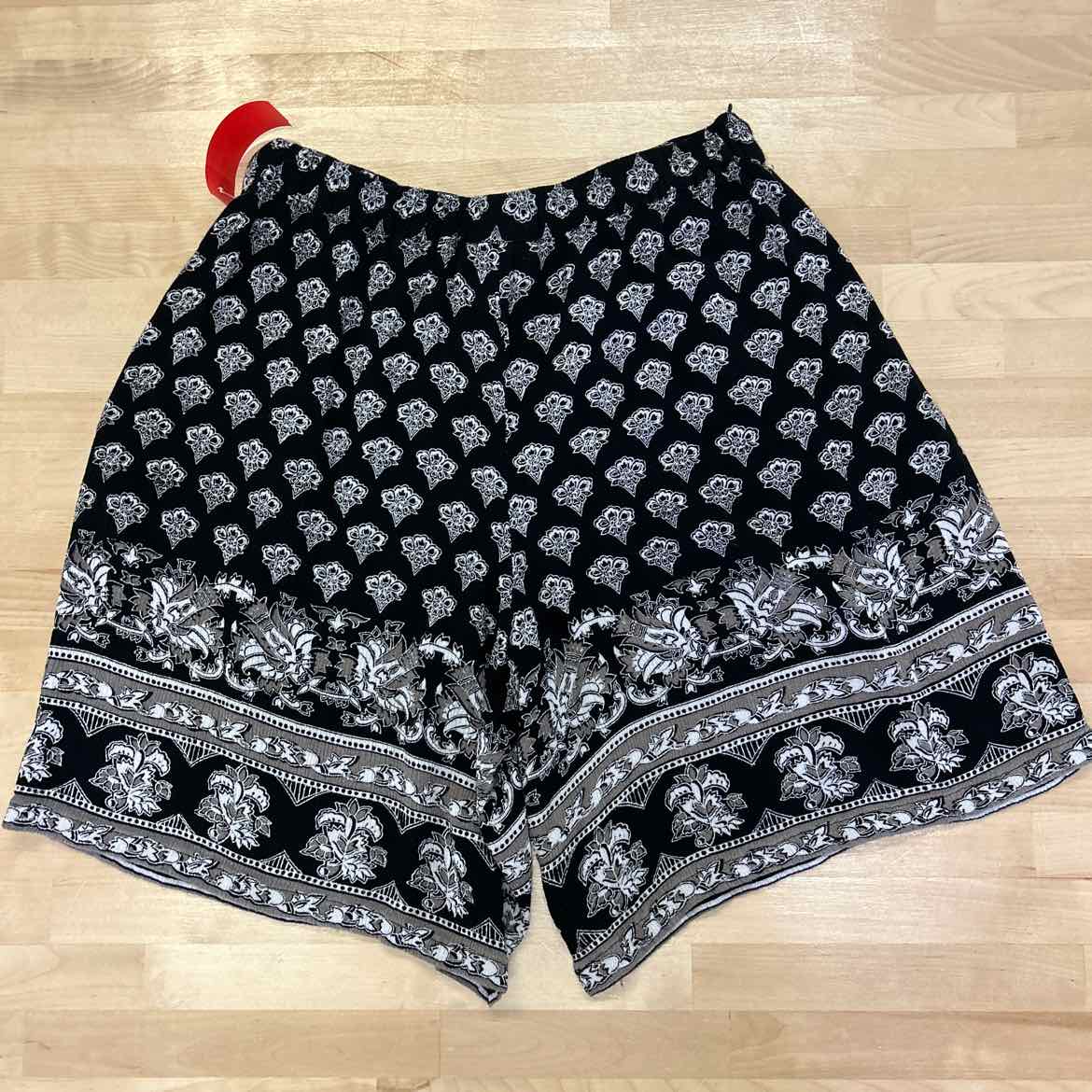 Angie Size M Black Preloved Shorts