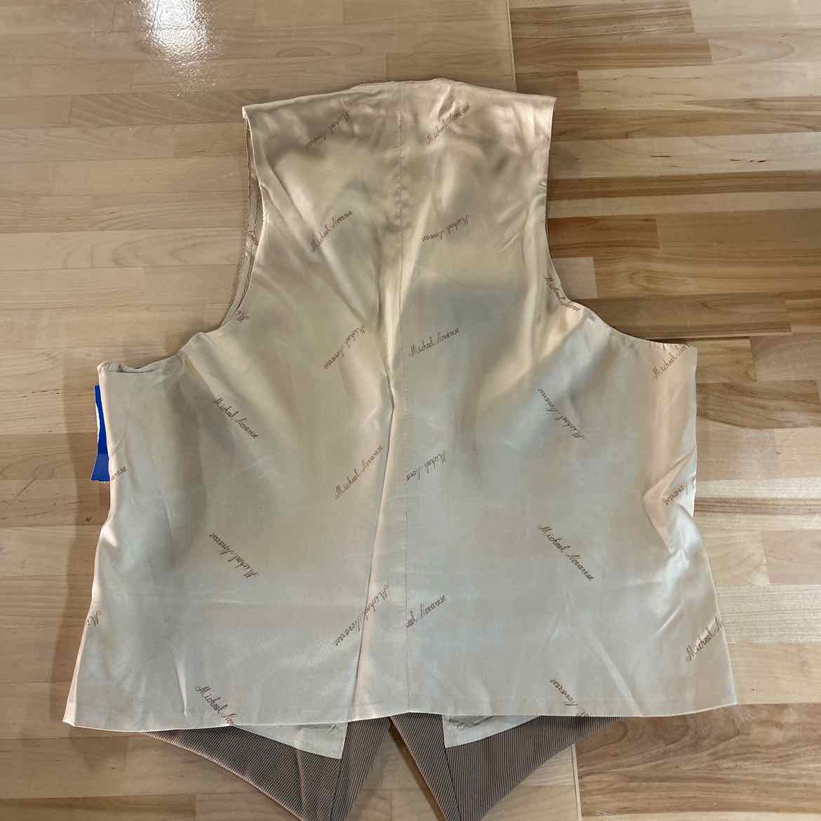 Michael Novarese Size M Tan New Vest