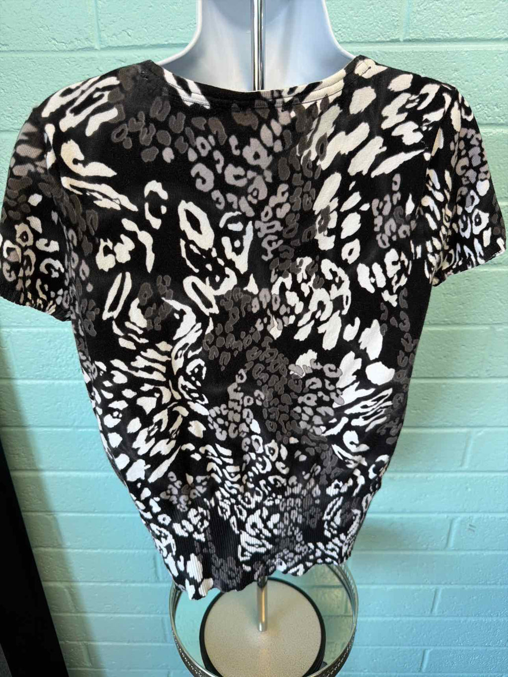 East 5th Size L White & Black Sweater