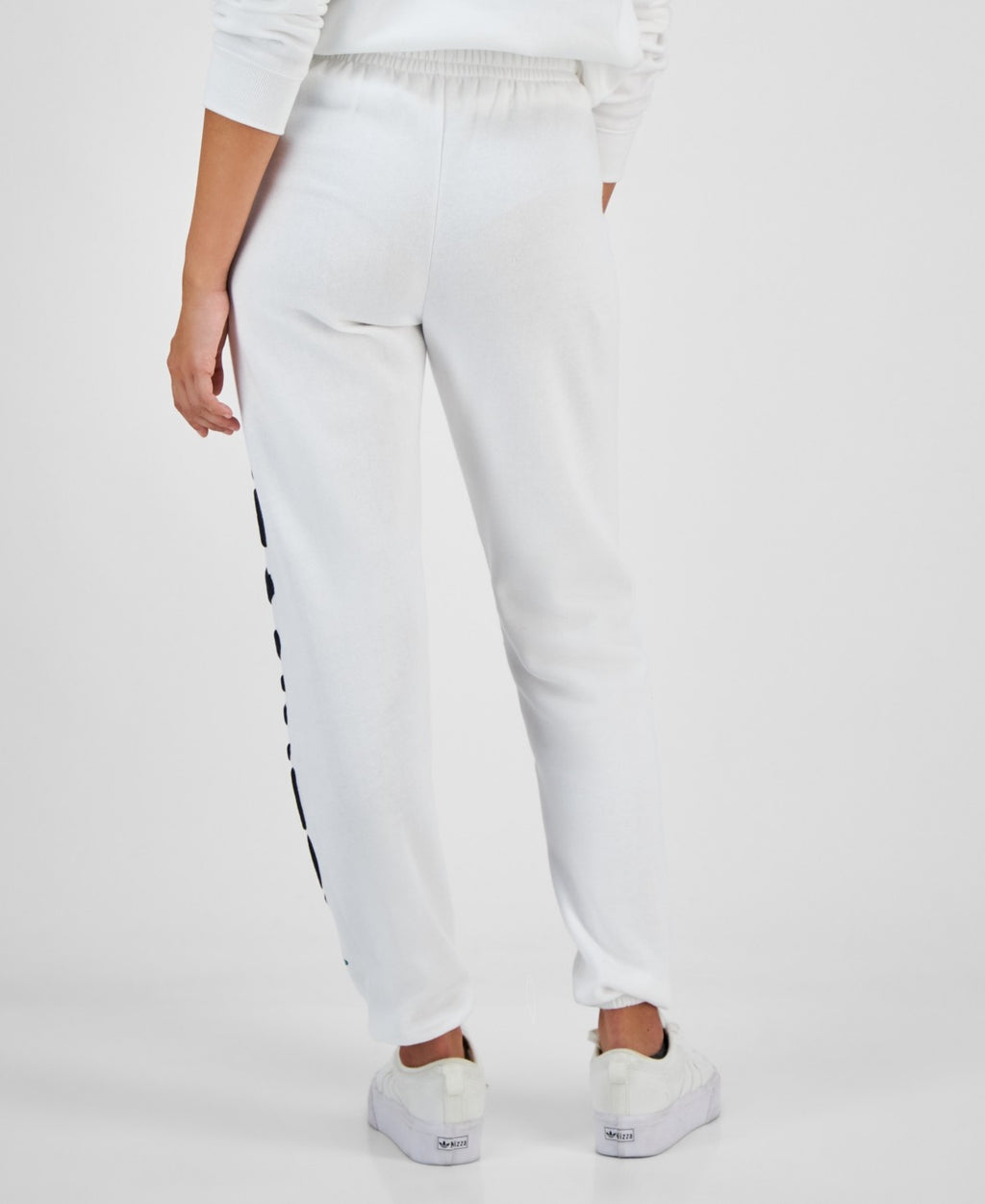 Love Tribe Juniors' Peanuts Holiday Graphic Jogger Sweatpants - Bright White