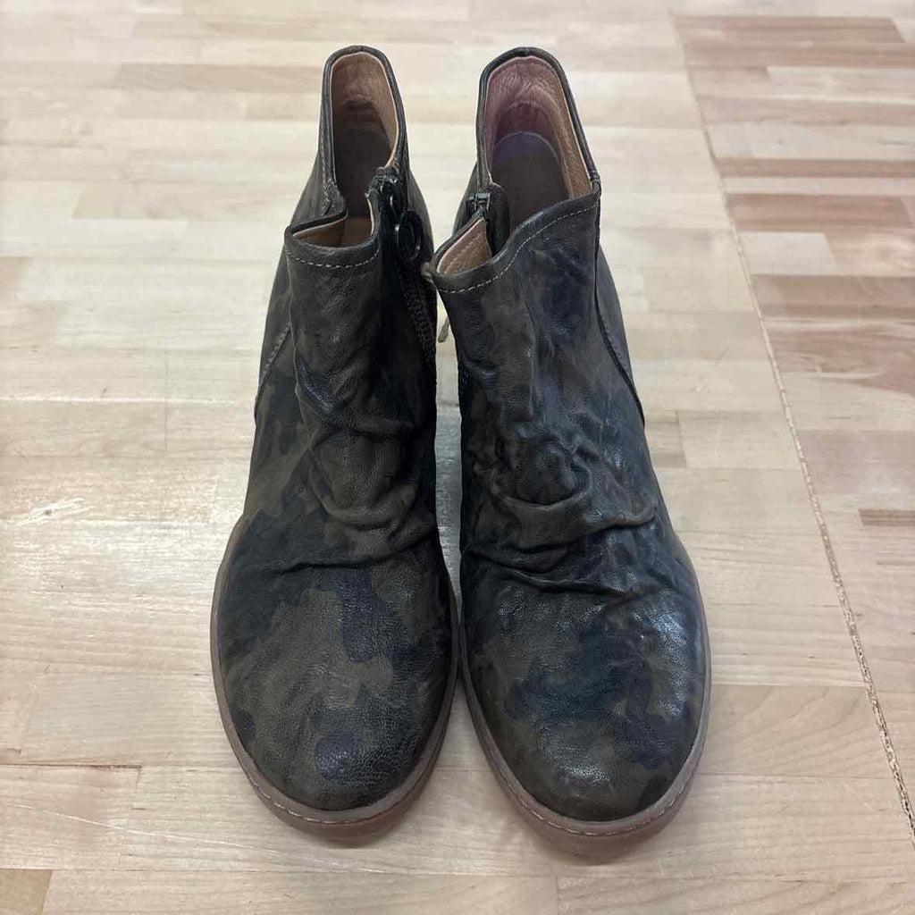 Sofft Size 10 Camo Boots