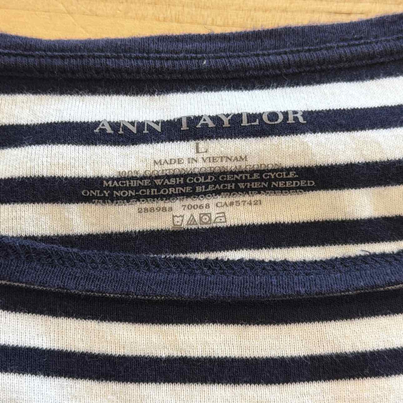 Ann Taylor Size L White & Blue Preloved Blouse