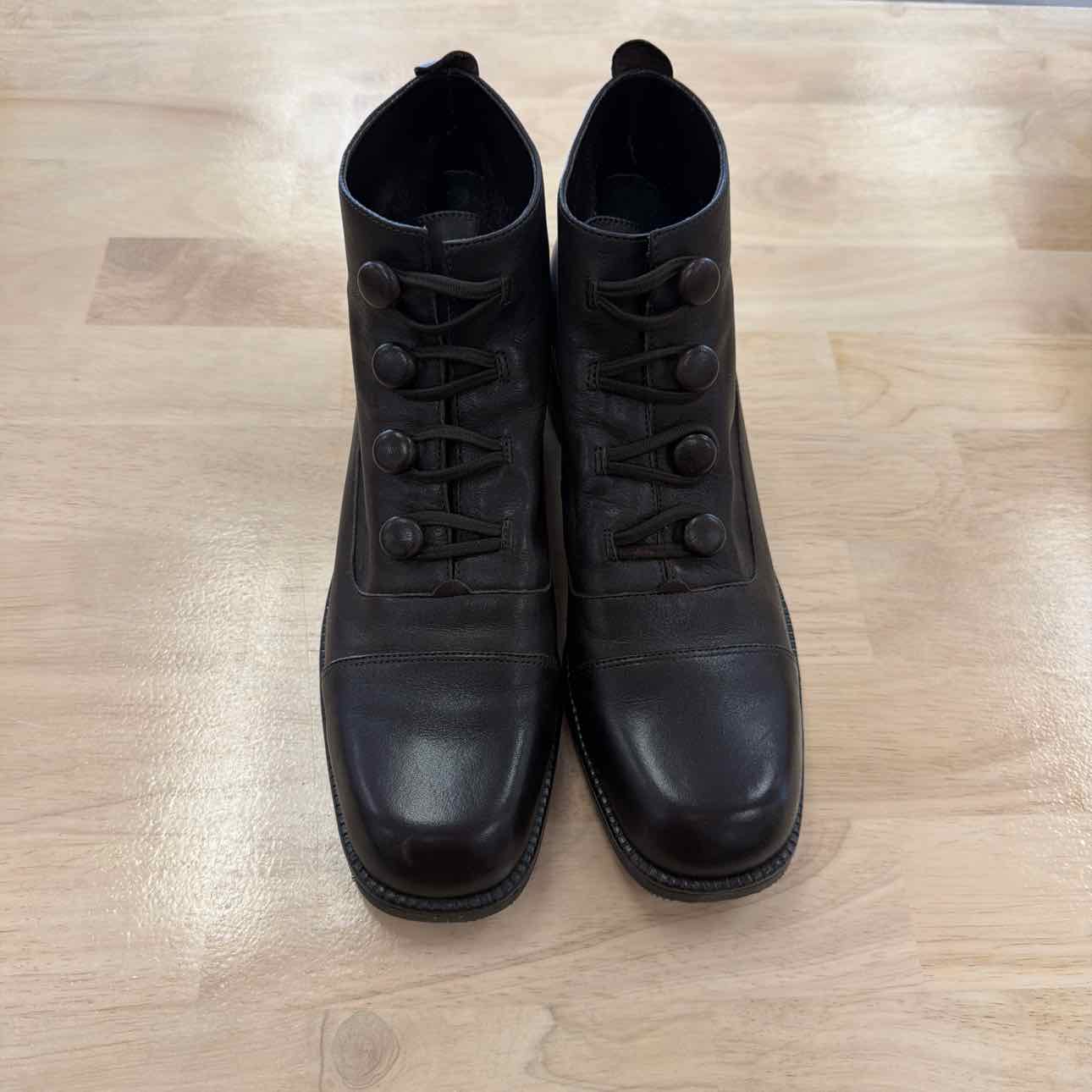 Mootsies Tootsies Size 9 Brown Preloved Boots