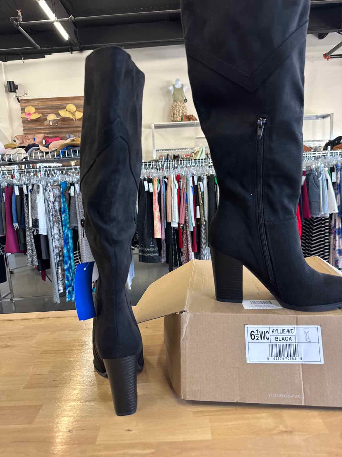 Journee Collection Shoe Size 6.5 Black Faux Leather Boots