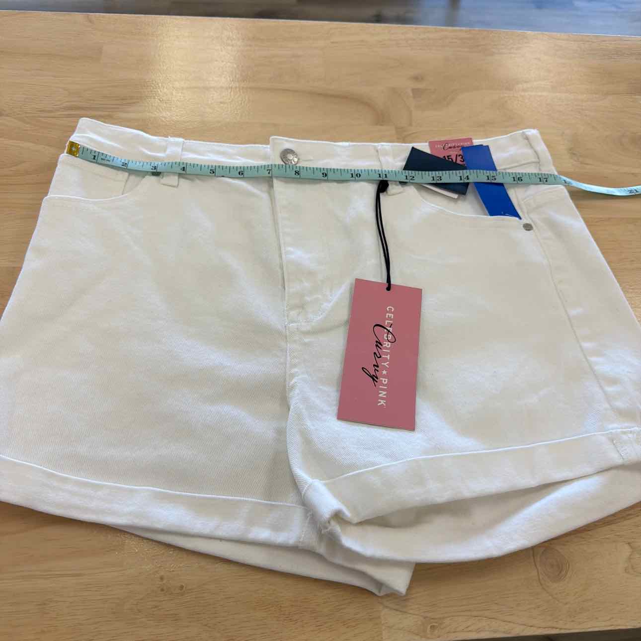 Celebrity pink Women Size 15  White New Shorts  High-Rise Curvy Denim Shorts