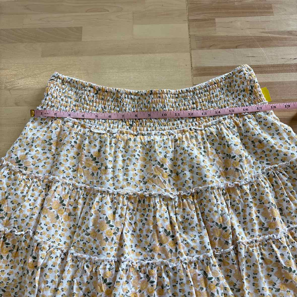 American Eagle Size L yellow & white Skirt