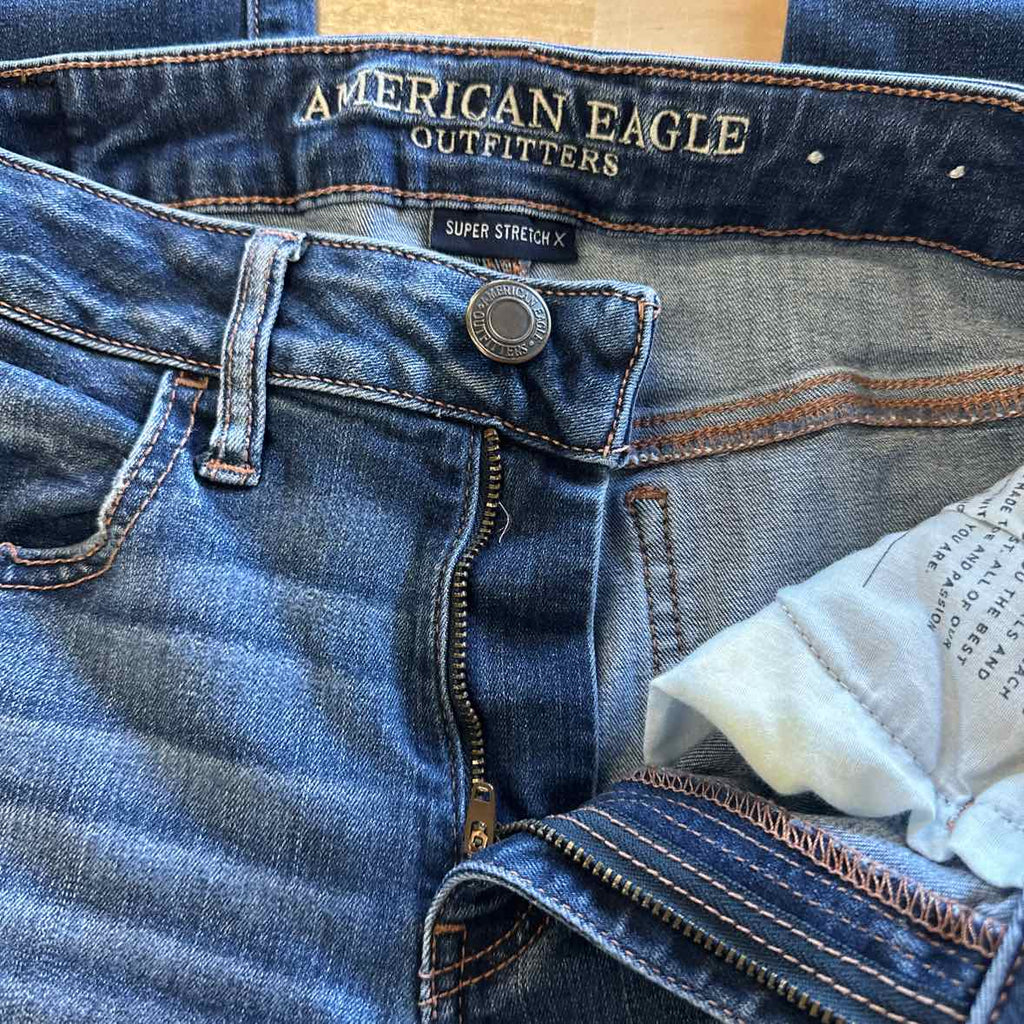 American Eagle Size 6 Blue Jeans