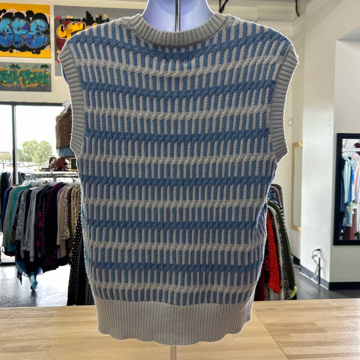 Native youth Size M Blue New MENS Vest
