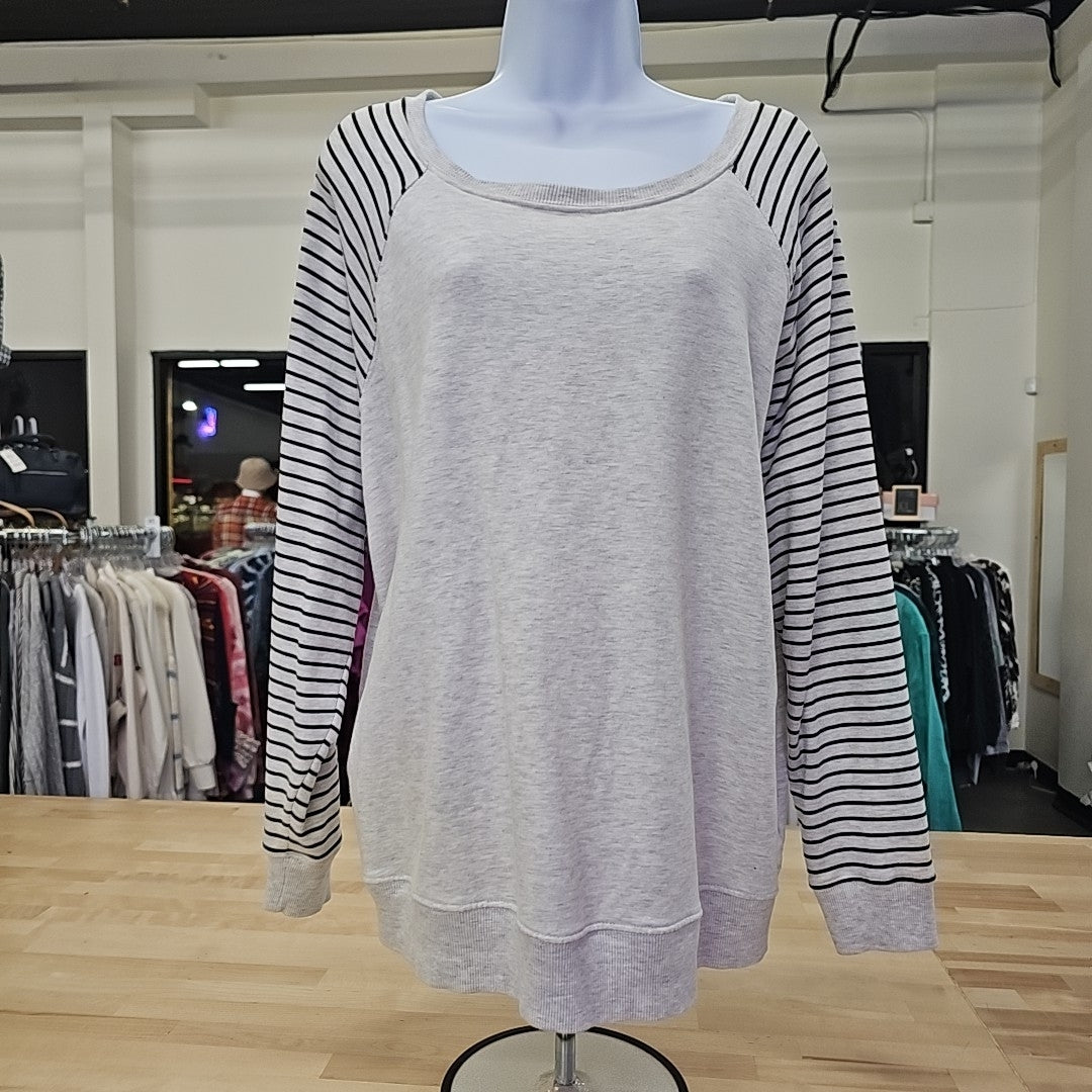 Torrid Size 2 Gray Sweater