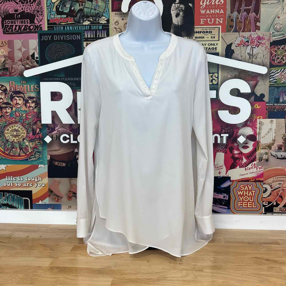 White House Black Market Size 2 White Preloved Blouse LS