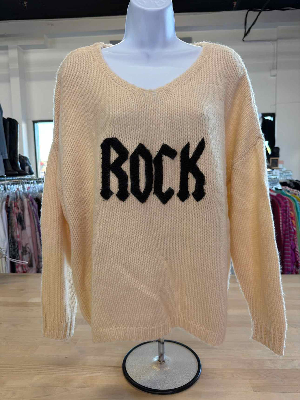 Elan Size M Beige Sweater