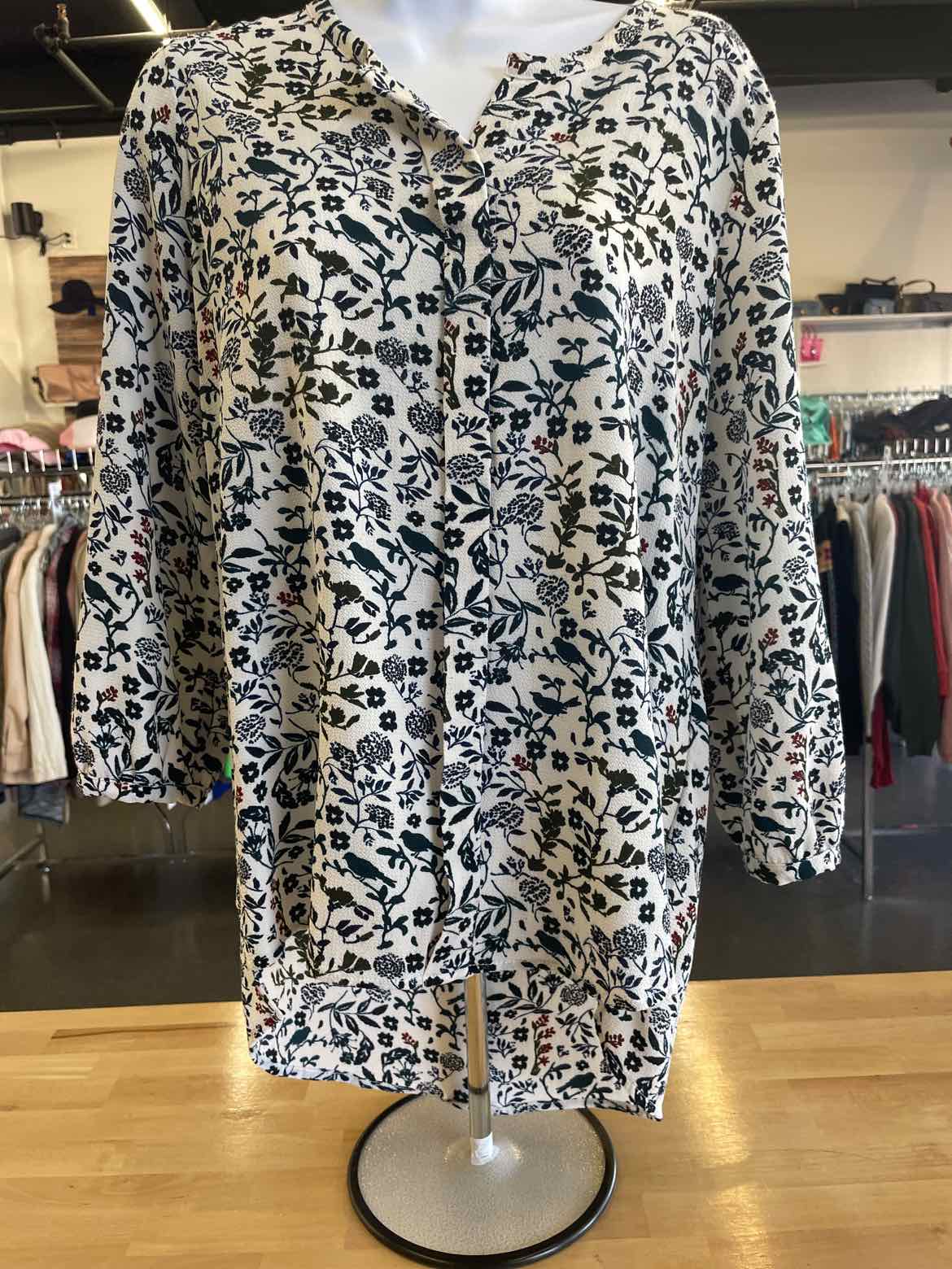 C&E Size M Multi-Color Blouse