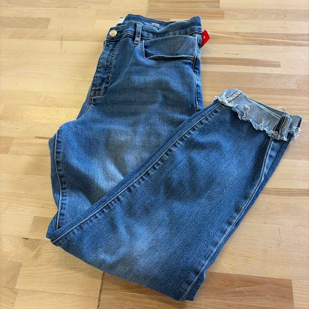 Nicole Miller Size 10 Blue Denim Preloved Jeans