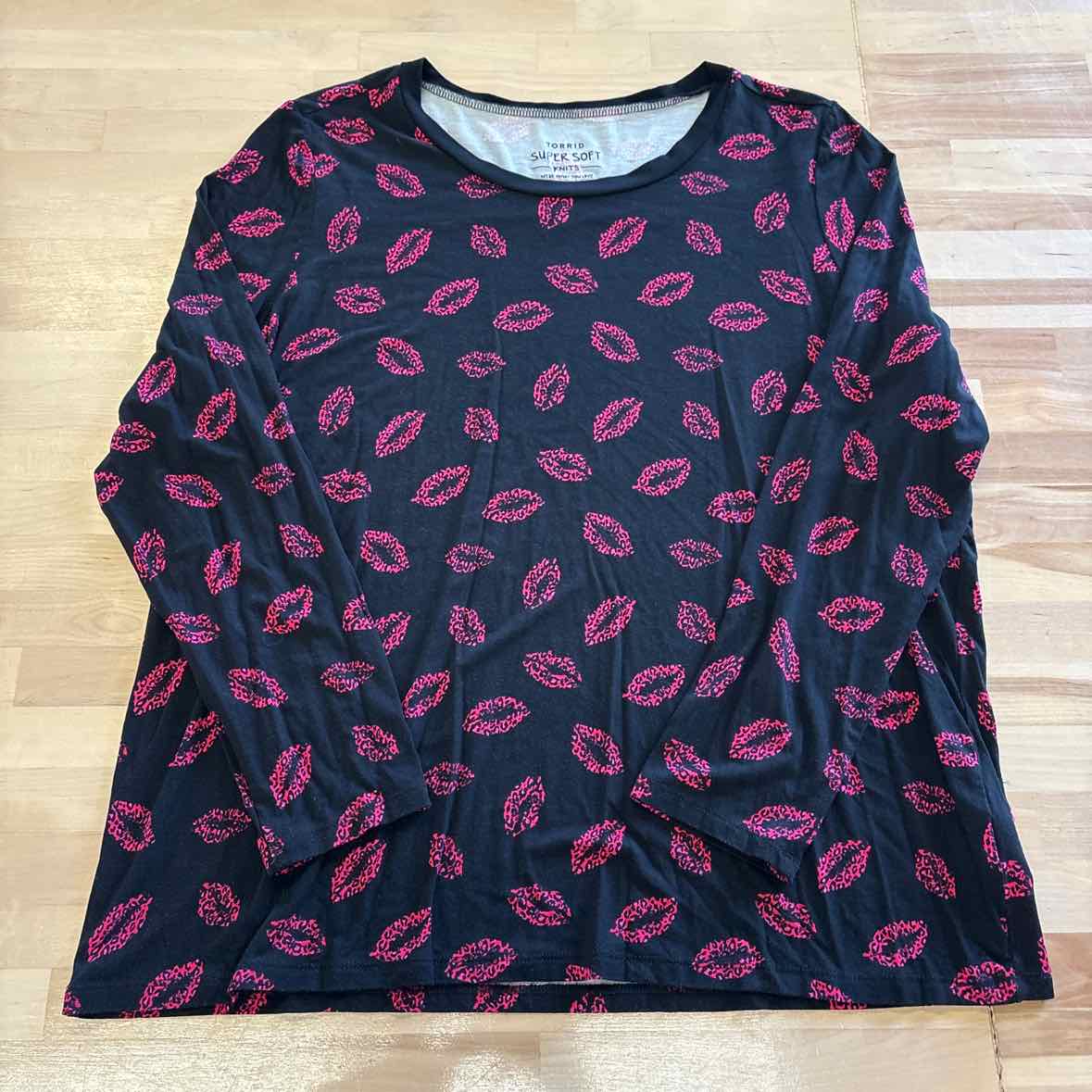Torrid Size 1 Black & Pink Longsleeve