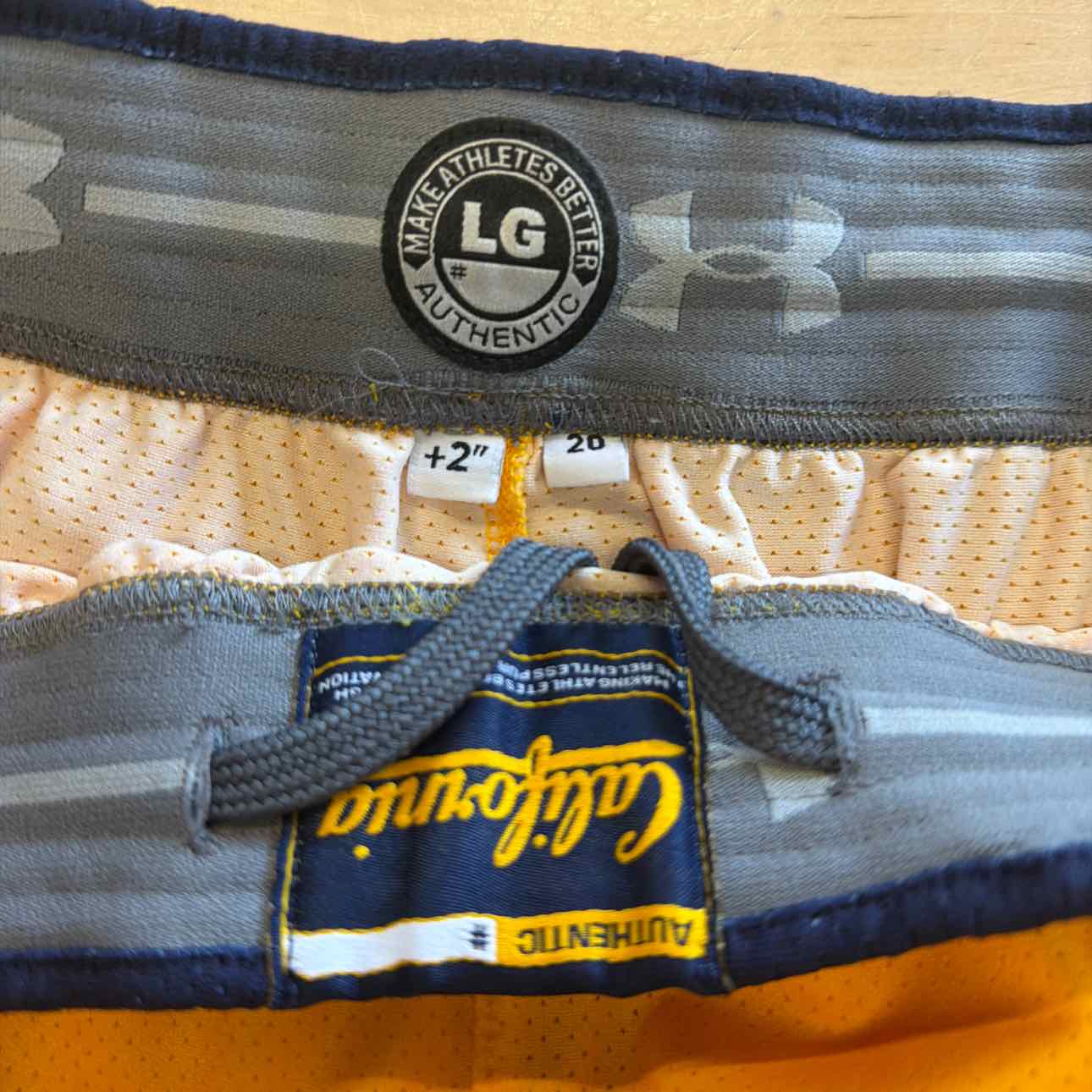 Under Armour Size L Yellow MENS Athletic Shorts