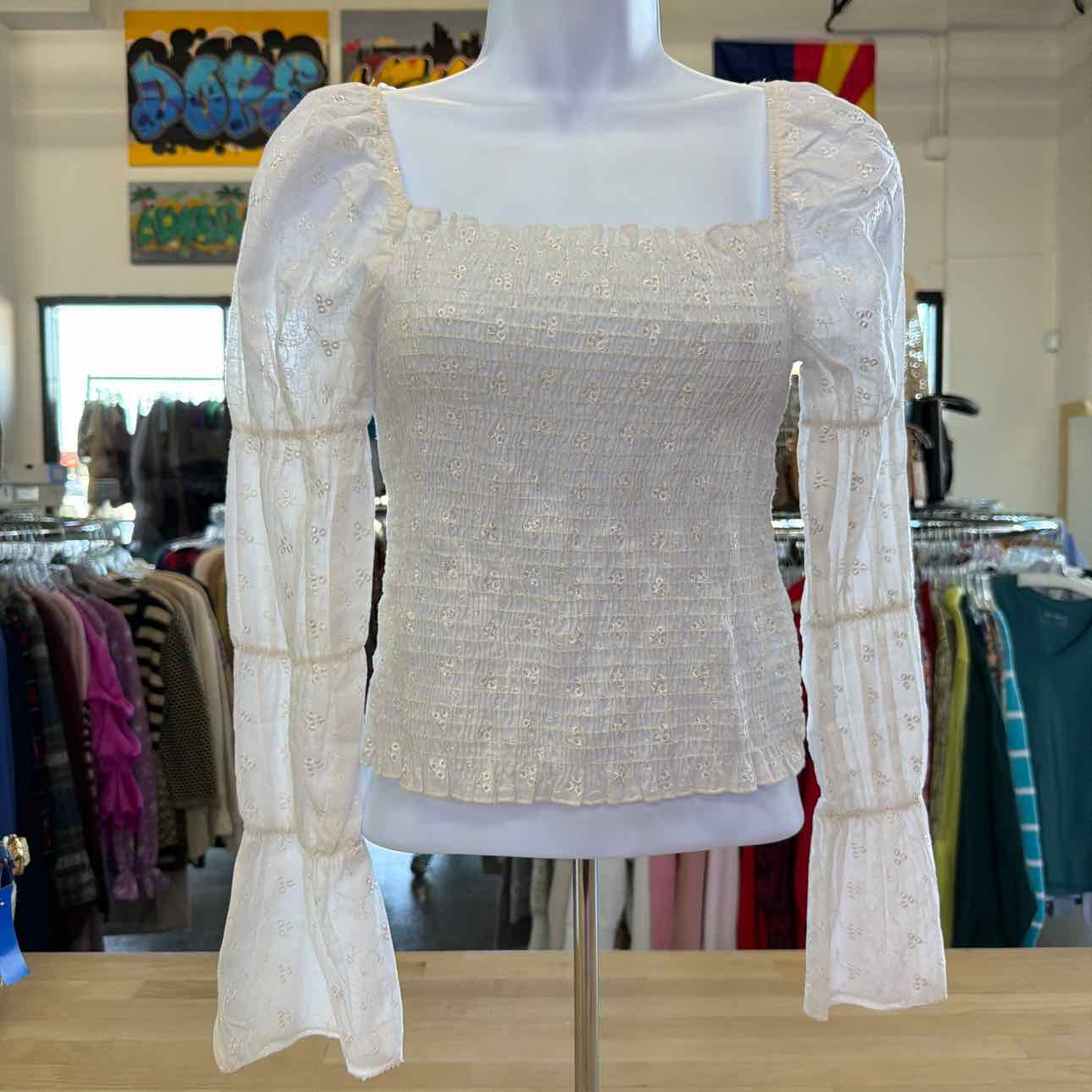 Free Kisses Size M White Cotton Preloved Blouse
