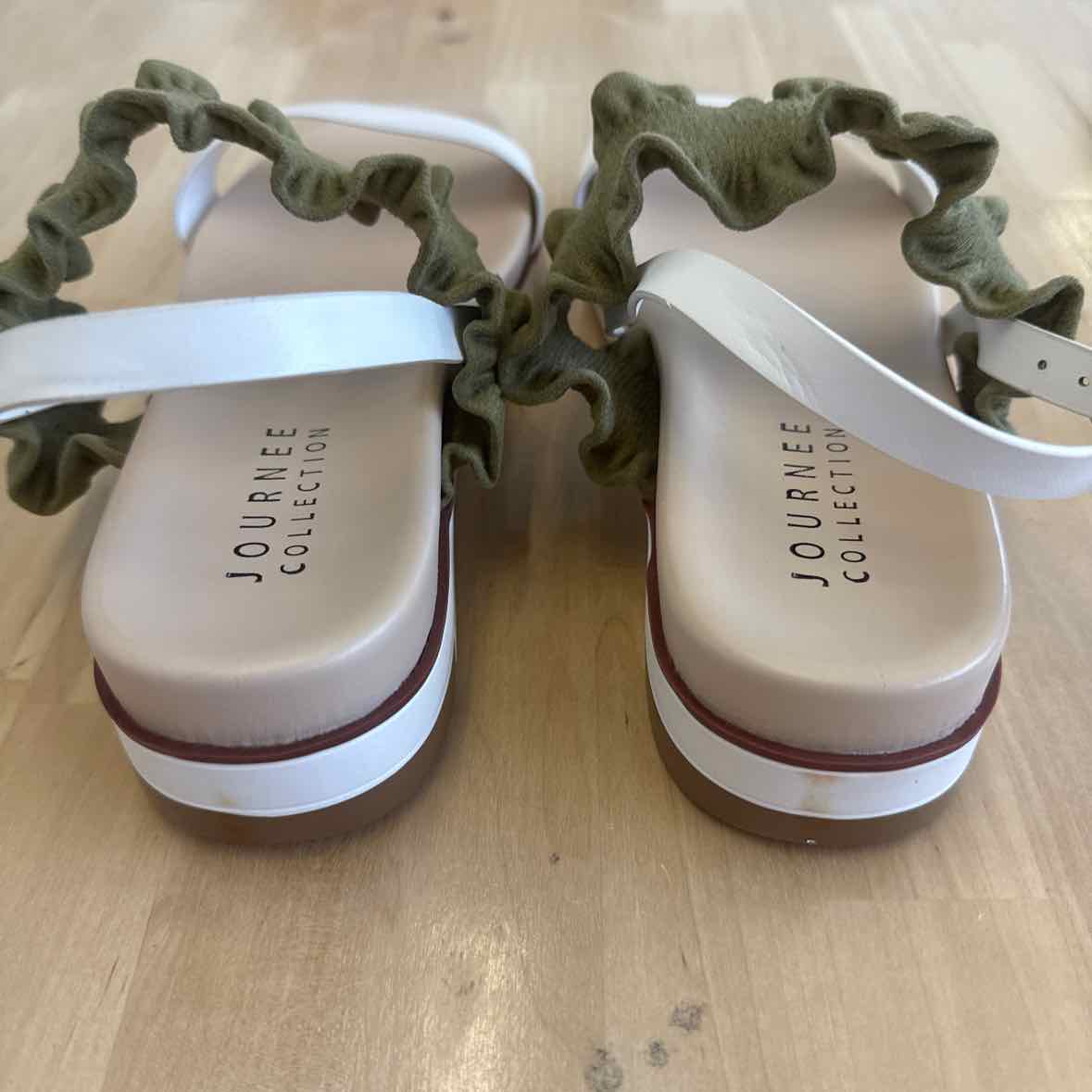 Journee Collection Shoe Size 9 White Faux Leather Wedges
