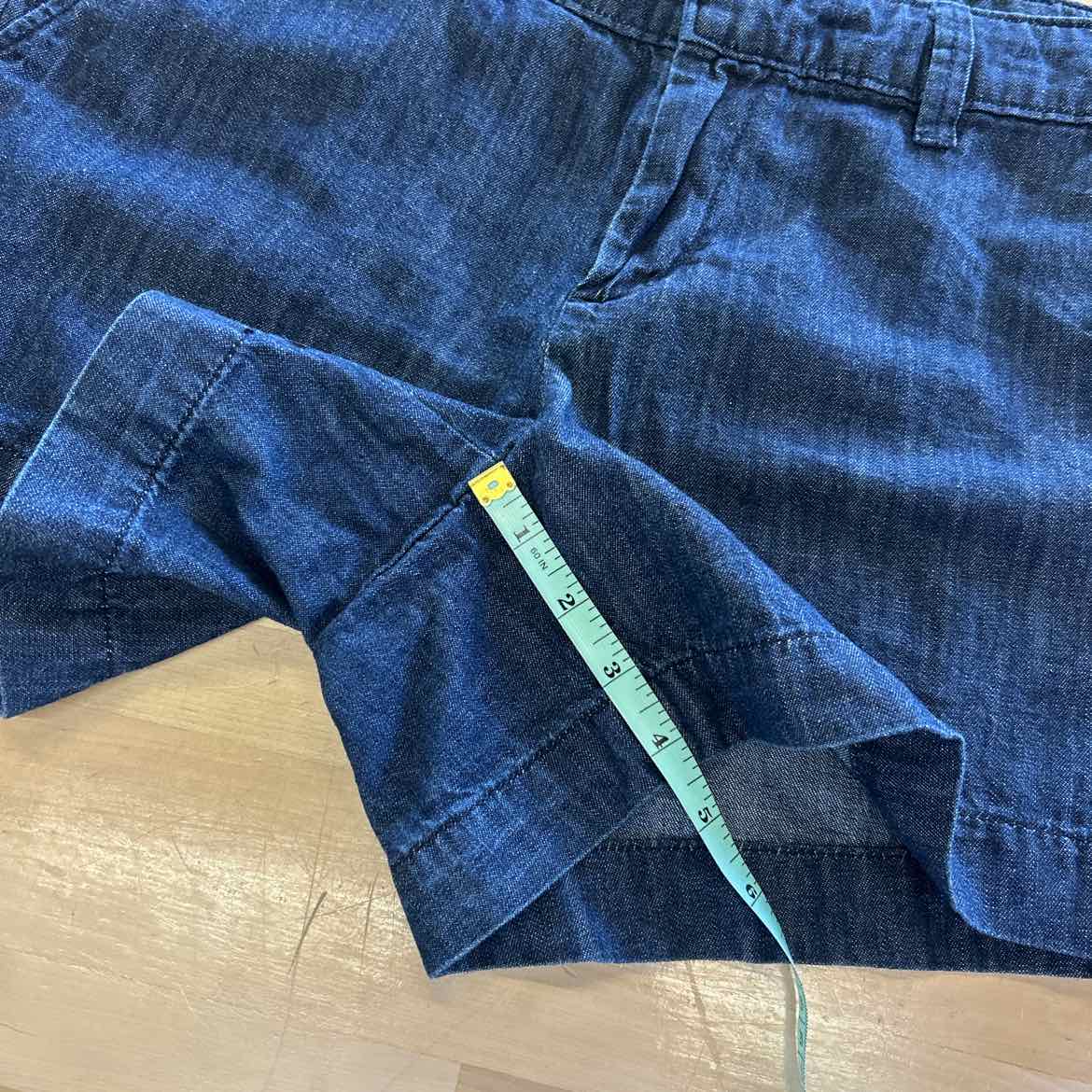 Gap Women Size 8 Navy Denim Preloved Shorts