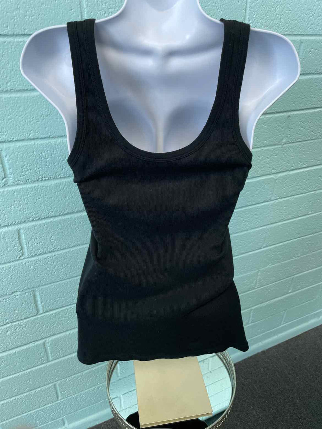 Gap Size M Black Tank