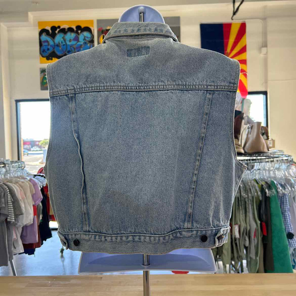 Great Land Size L Light Blue Denim Preloved Vest