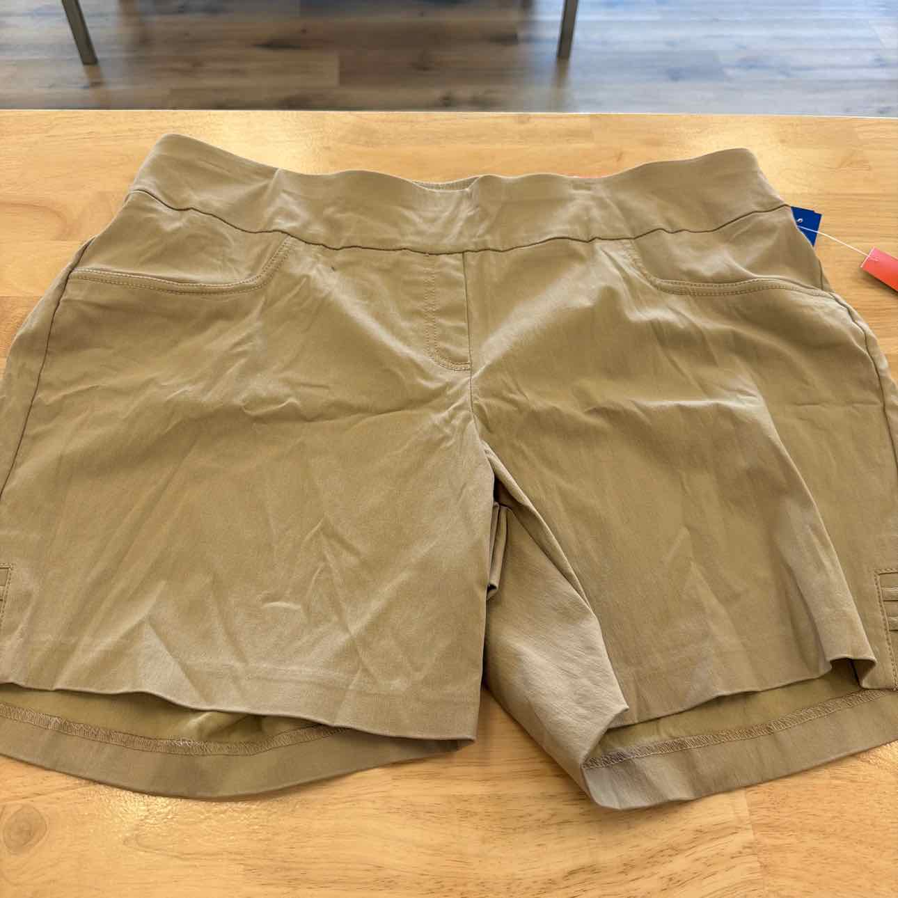 Hearts of palm Women Size 20W Tan New Shorts