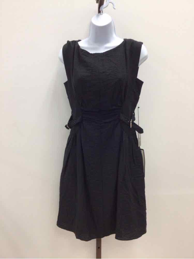 Vince Camuto Size 4 Crepe Sleeveless Fit & Flare Dress - Black