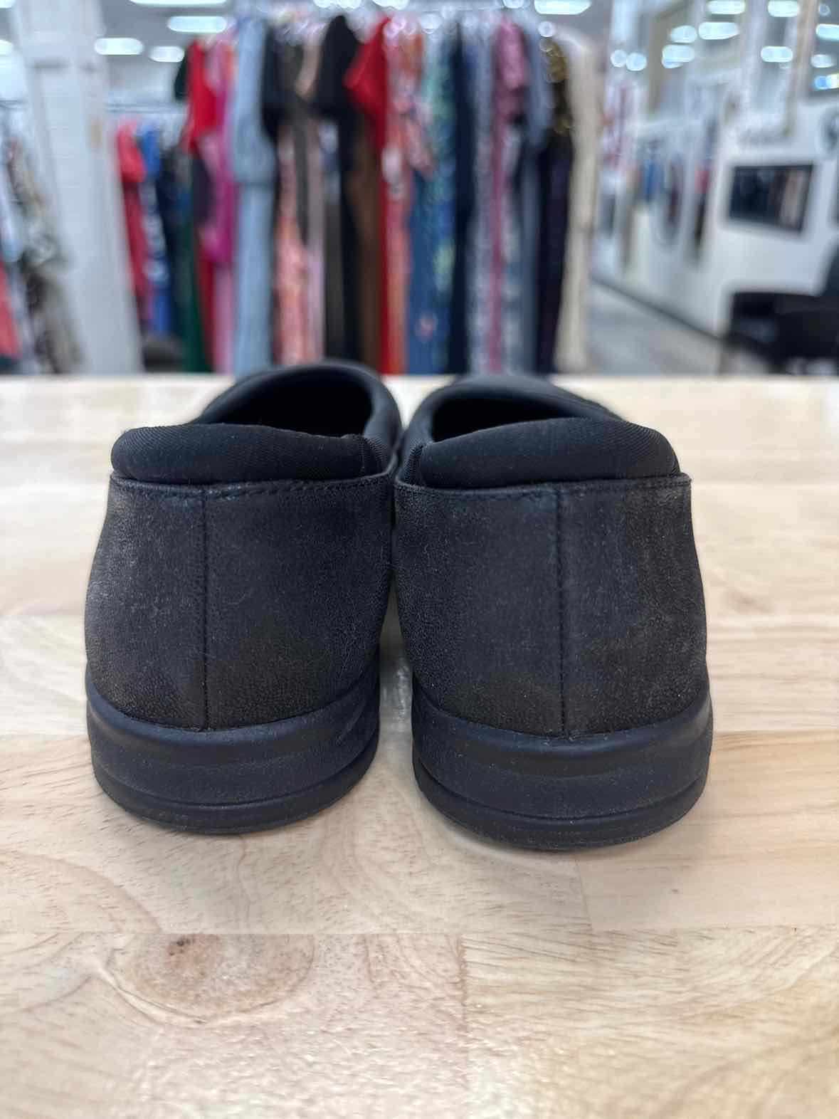 Clarks Size 7 Black Preloved Flats