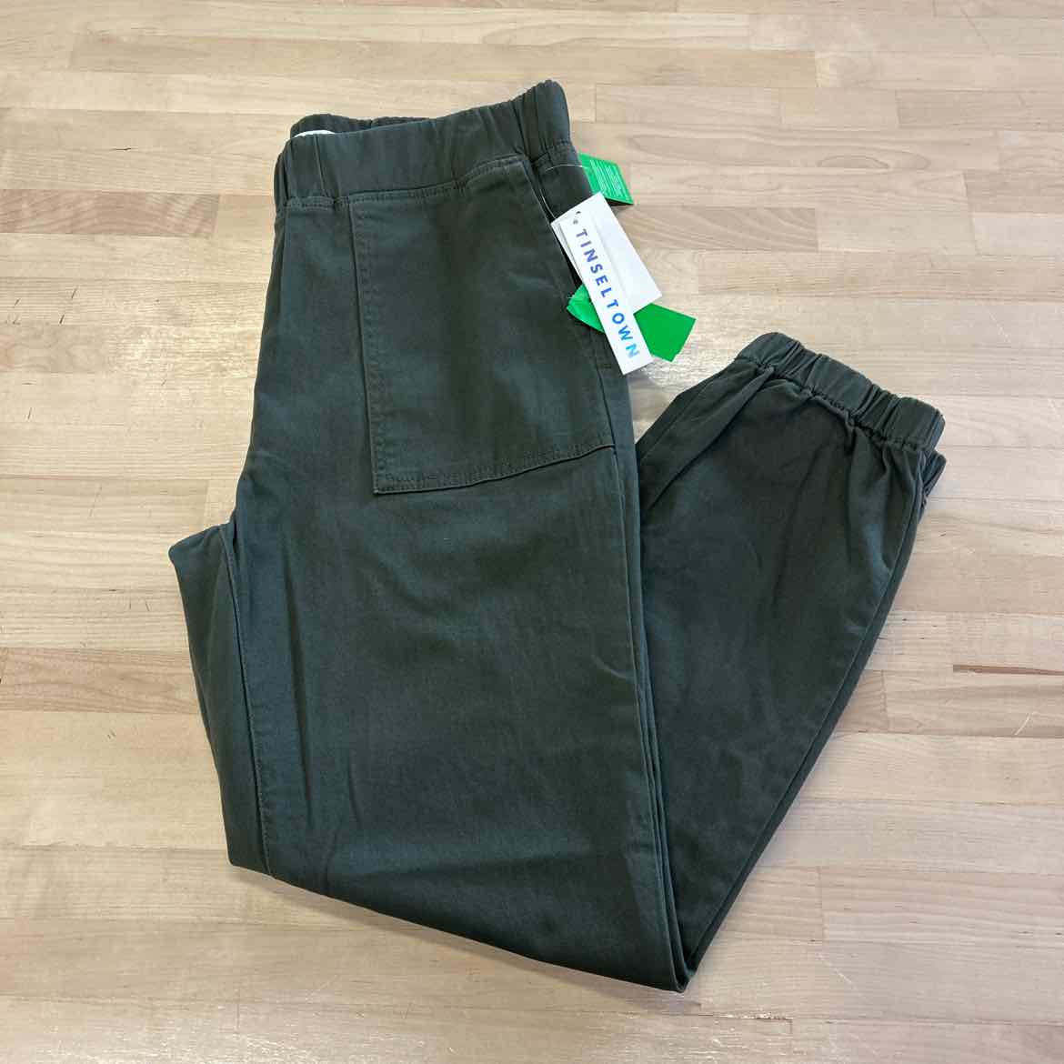 TINSELTOWN Size M Green Pants