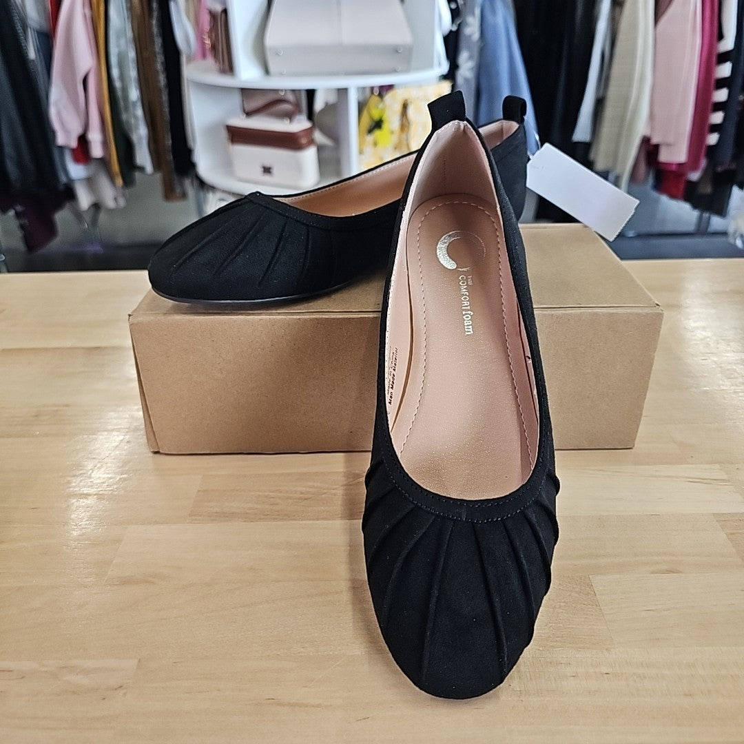 Journee Collection Size 7 Black Flats