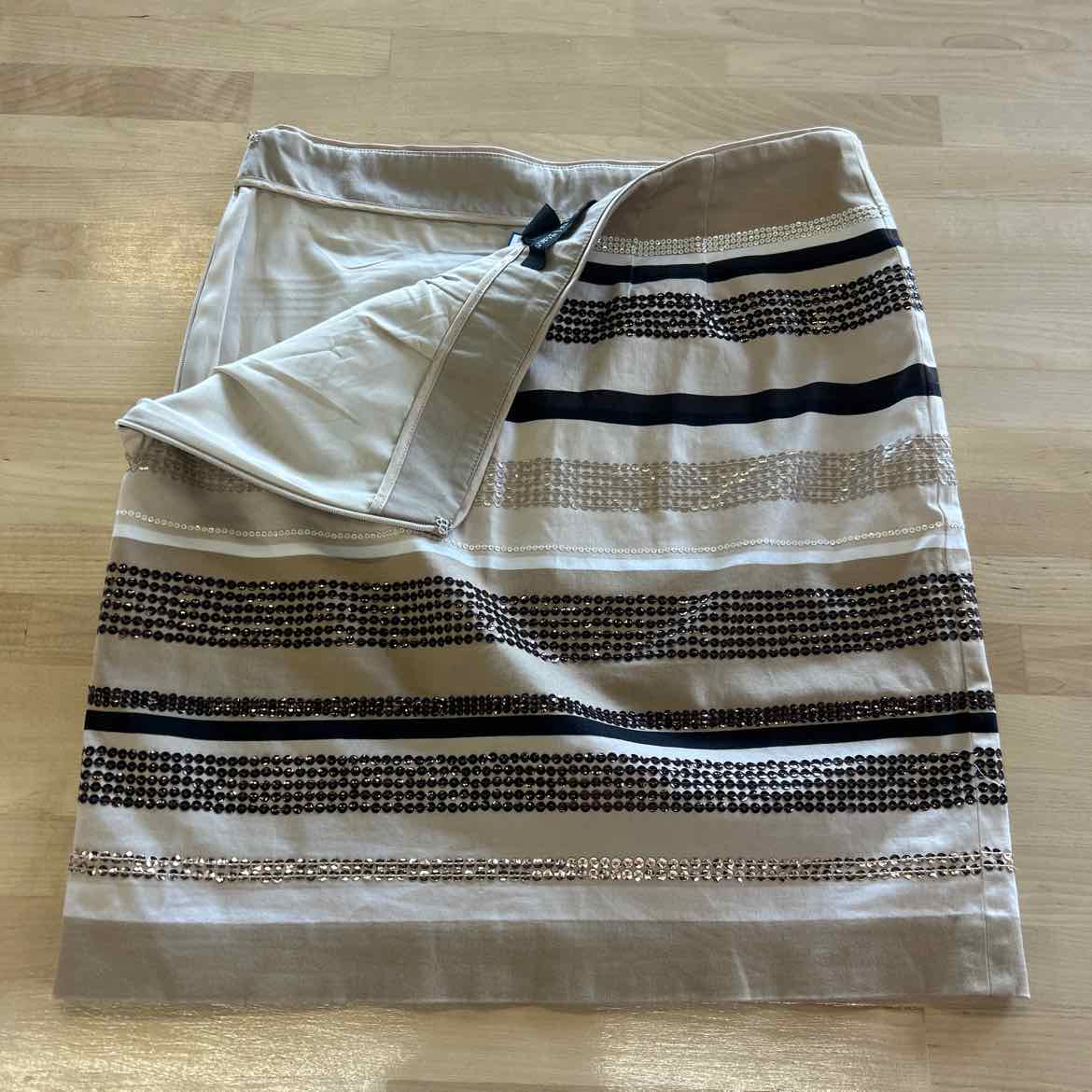 White House Black Market Size 4 Brown & Tan Skirt
