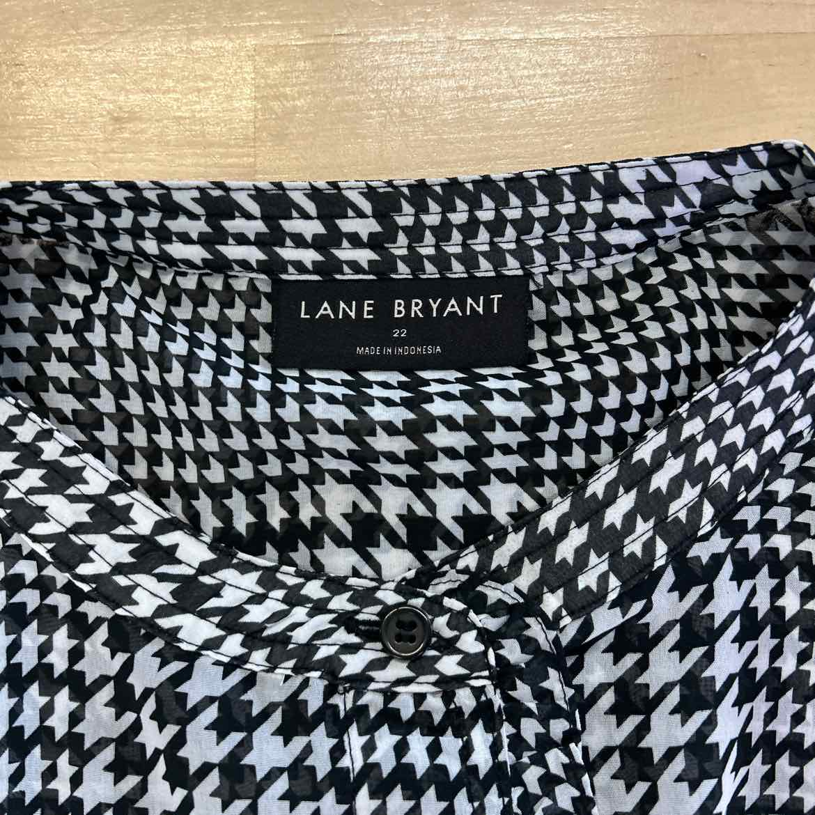 Lane Bryant Size 22 Black/White Preloved Button Down Shirt