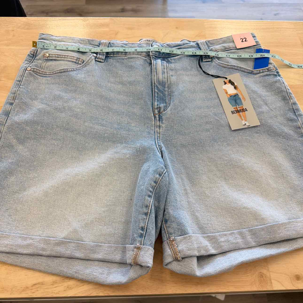 Celebrity pink Women Size 22 Blue New Shorts
