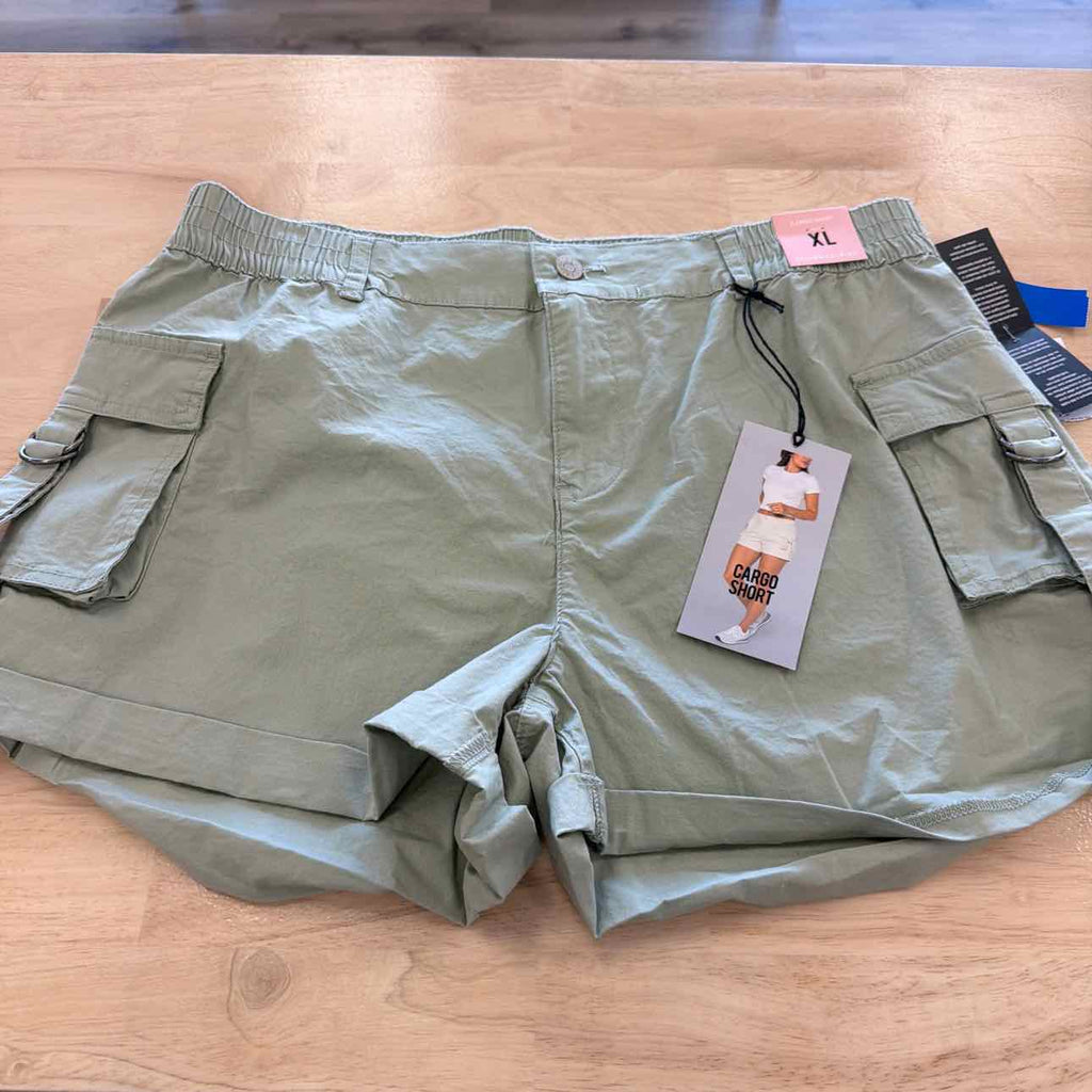 Celebrity pink Women Size XL Sage New Shorts Cargo Cuffed Shorts - Desert Sage