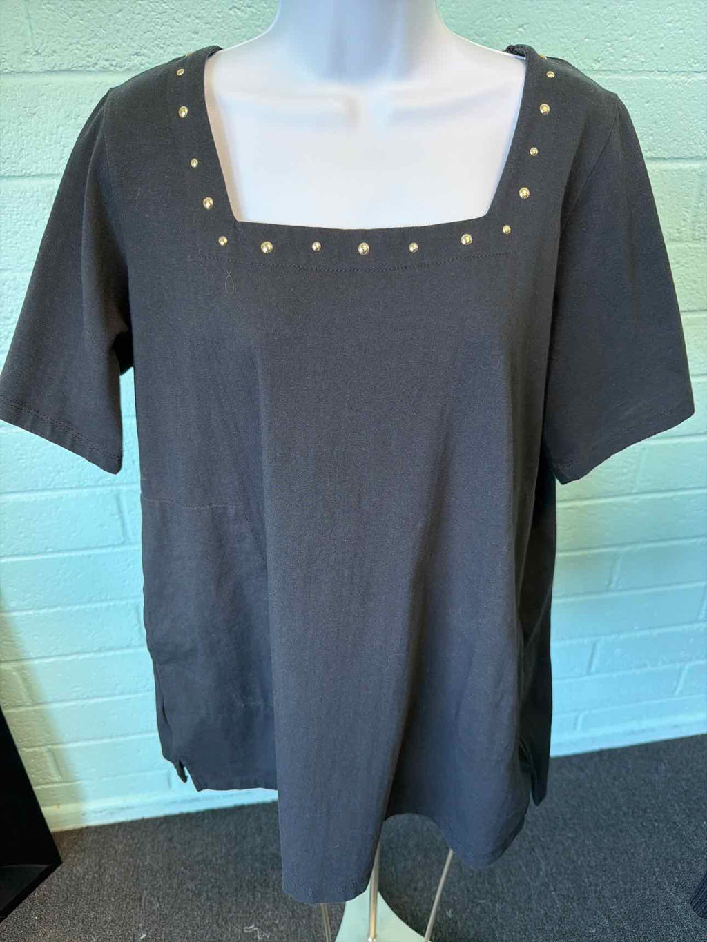 Jessica London Size M Black T-shirt