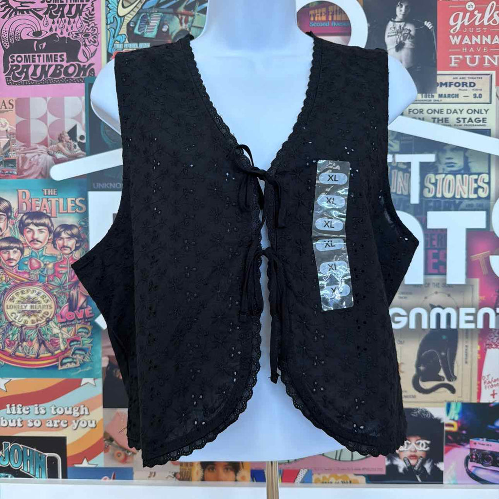 Self Esteem Juniors' Eyelet V-Neck Tie-Front Vest - Black