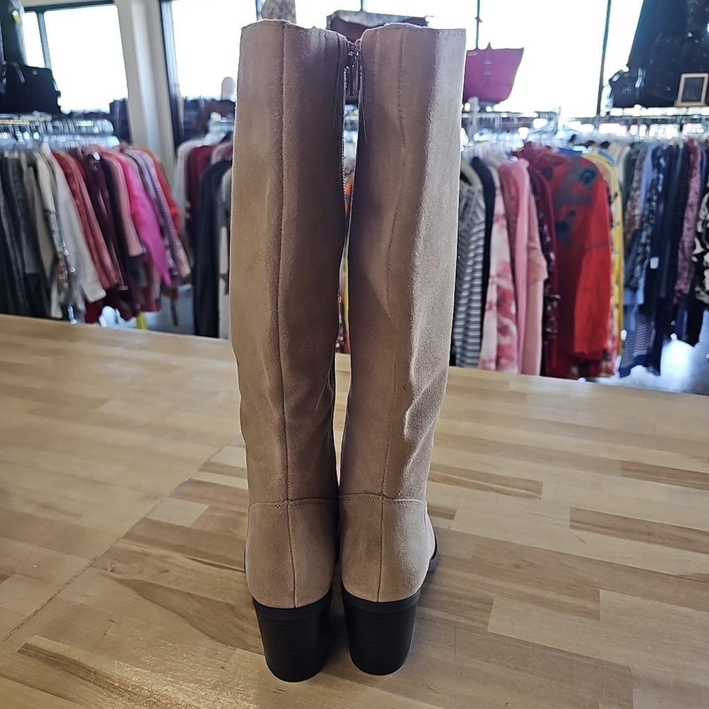 White Mountain Size 6 Tan Boots