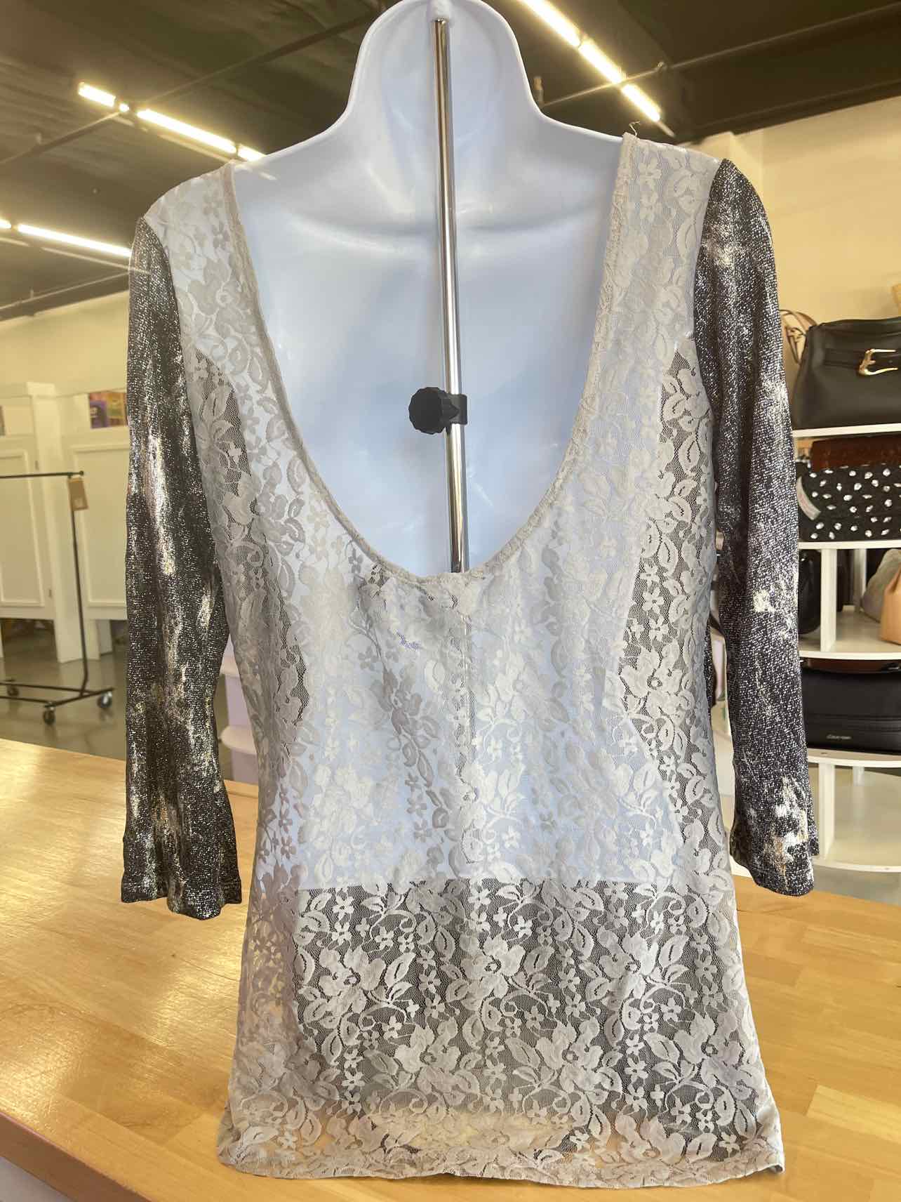 BKE Size XL Black Gray Preloved Blouse LS