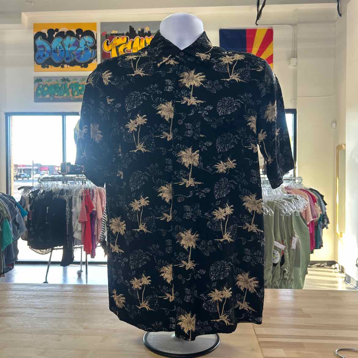 Covington Size M Black Preloved MENS Button Down Shirt